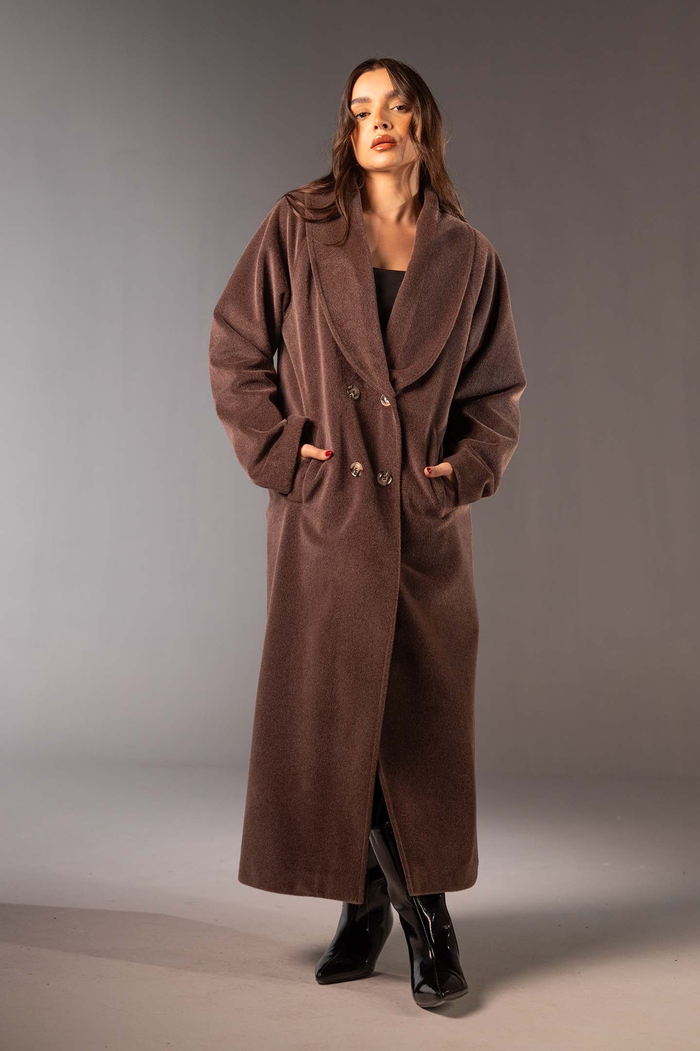 معطف صوف بني ماكسي مزدوج الأزرار