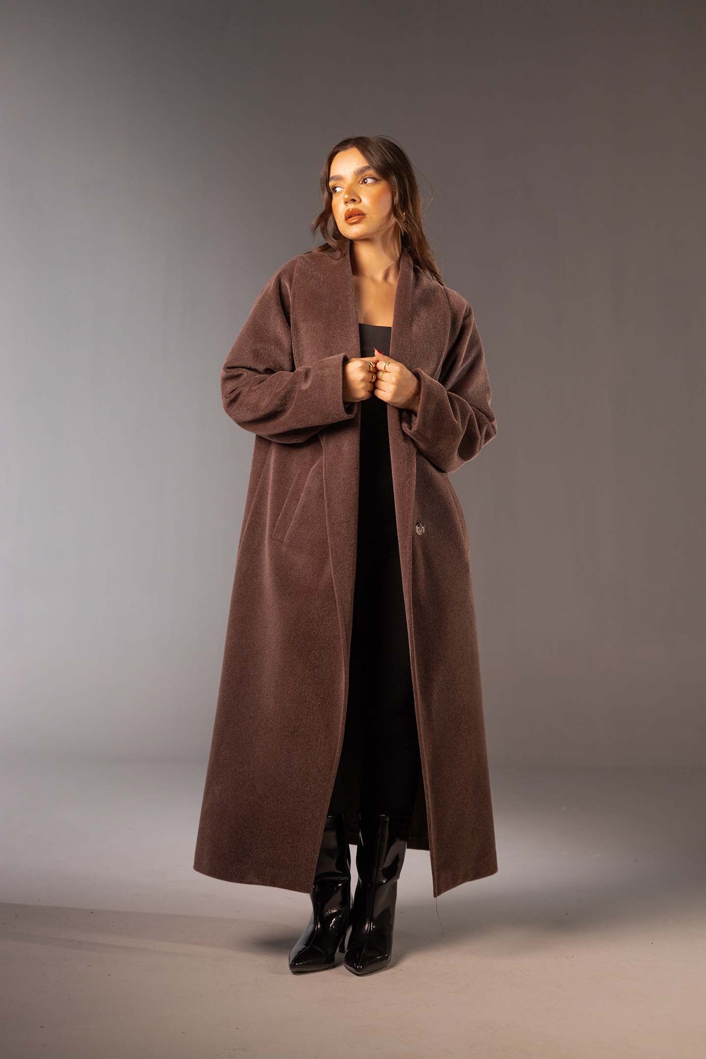 معطف صوف بني ماكسي مزدوج الأزرار