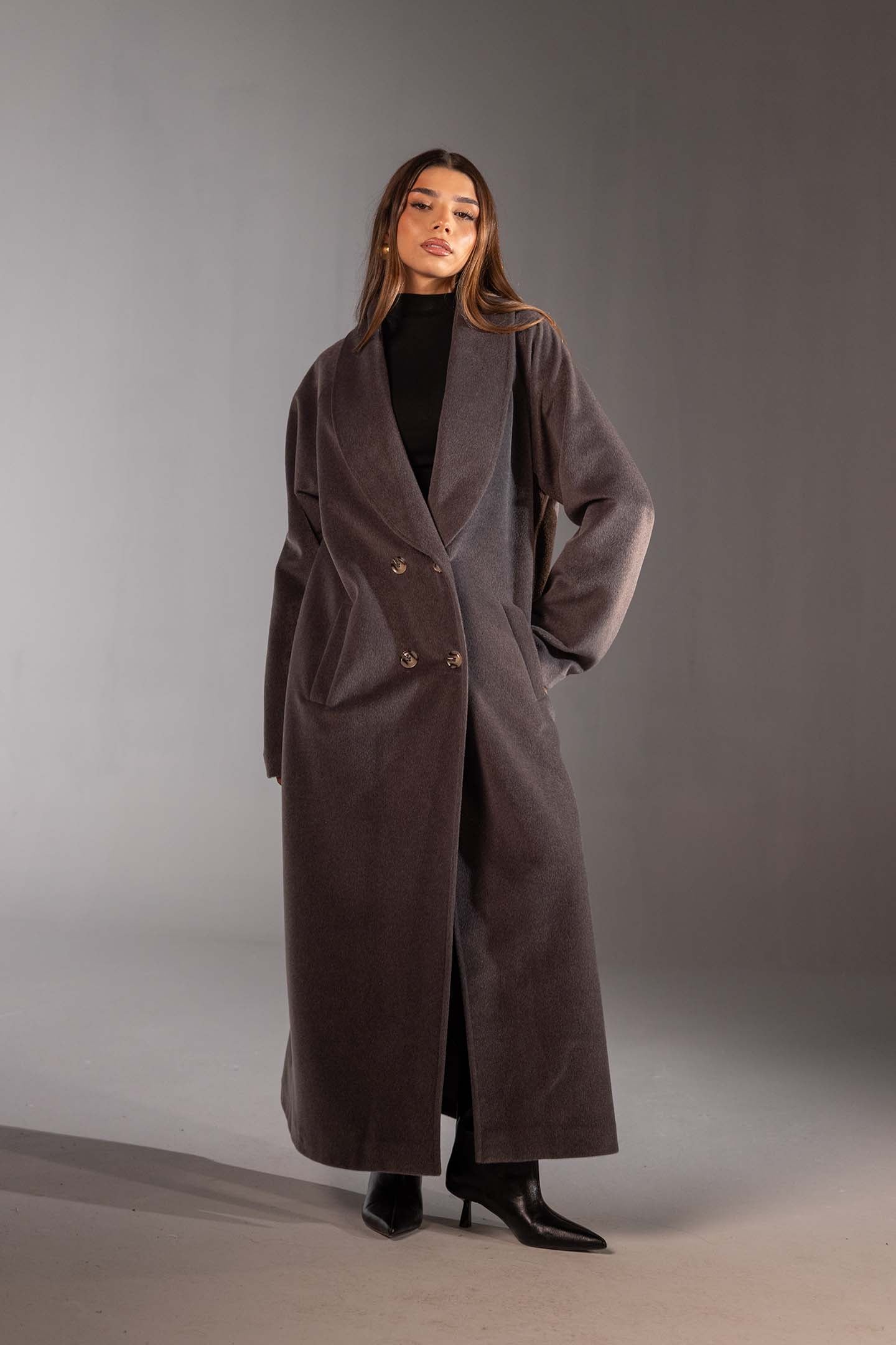 معطف صوف رمادي ماكسي مزدوج الأزرار