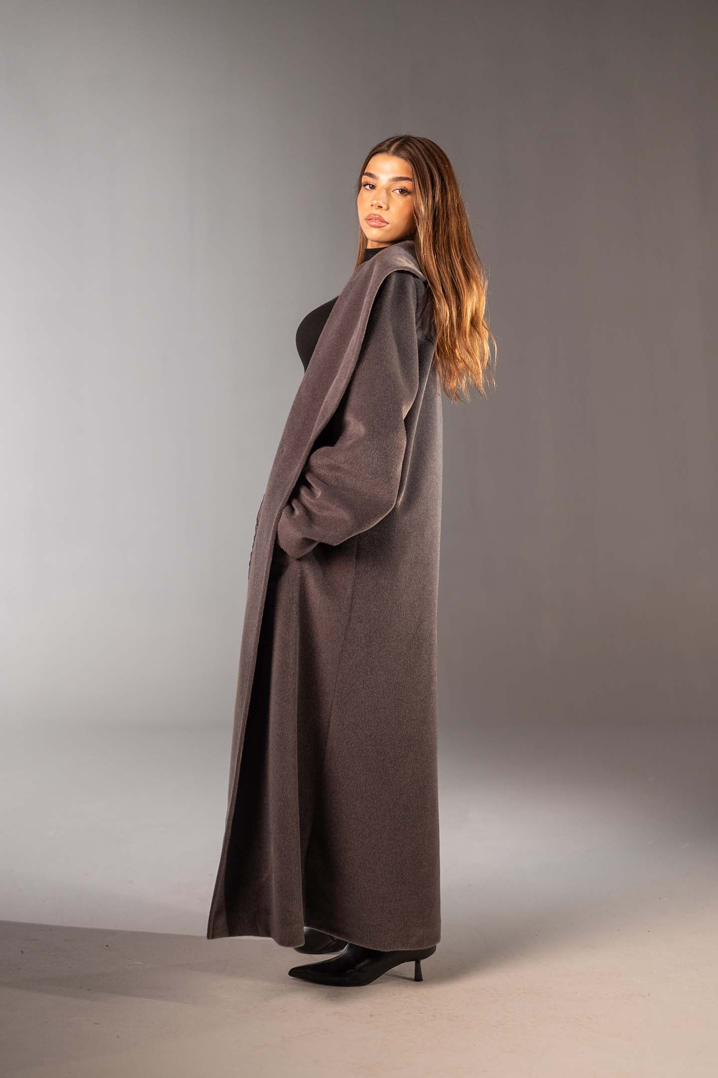 معطف صوف رمادي ماكسي مزدوج الأزرار