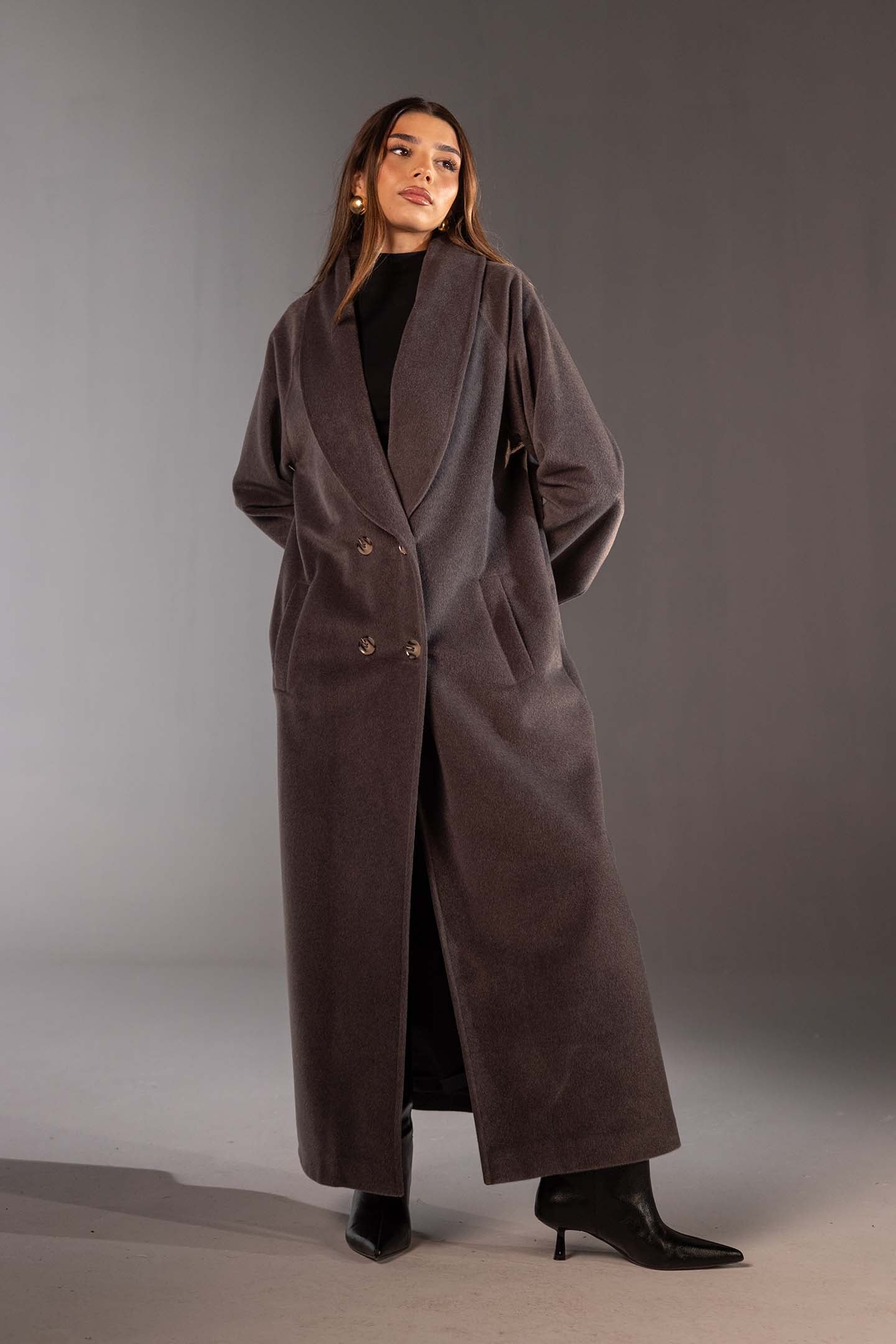 معطف صوف رمادي ماكسي مزدوج الأزرار