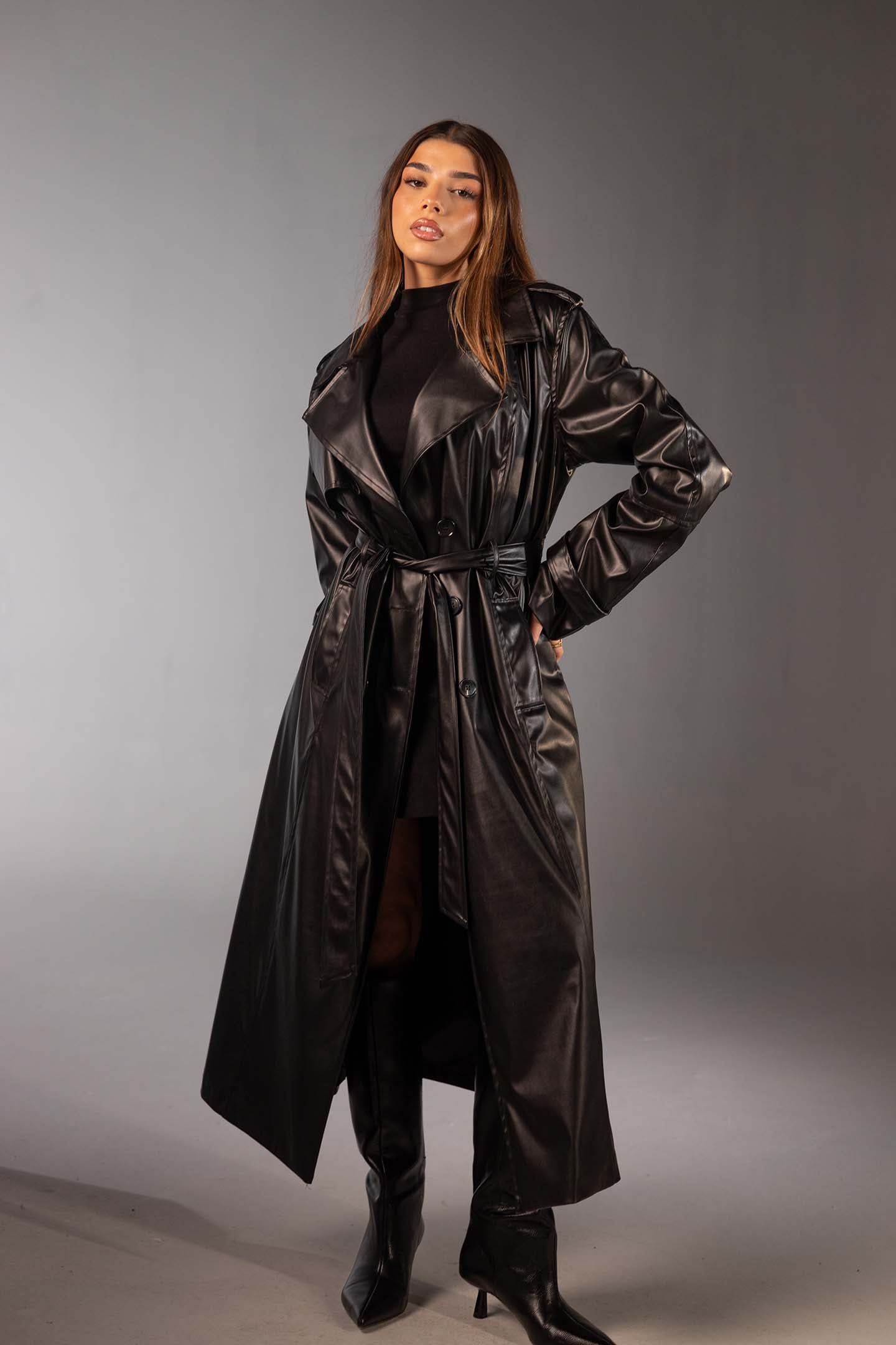 معطف ترنش طويل من الجلد الصناعي – لون أسود