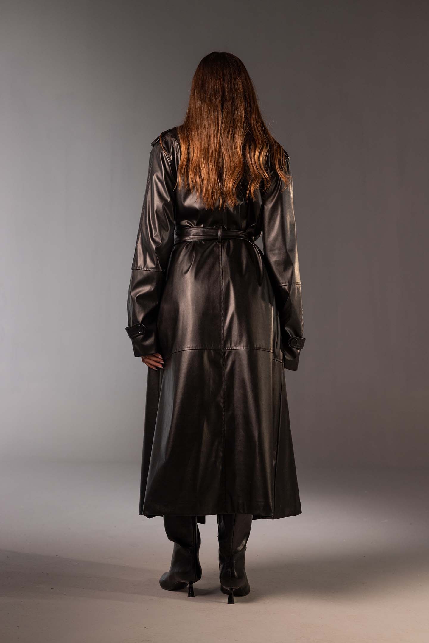 معطف ترنش طويل من الجلد الصناعي – لون أسود