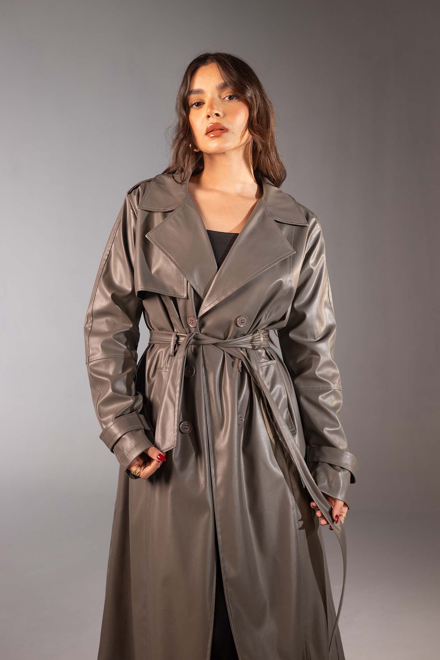 معطف ترنش طويل من الجلد الصناعي – لون رمادي
