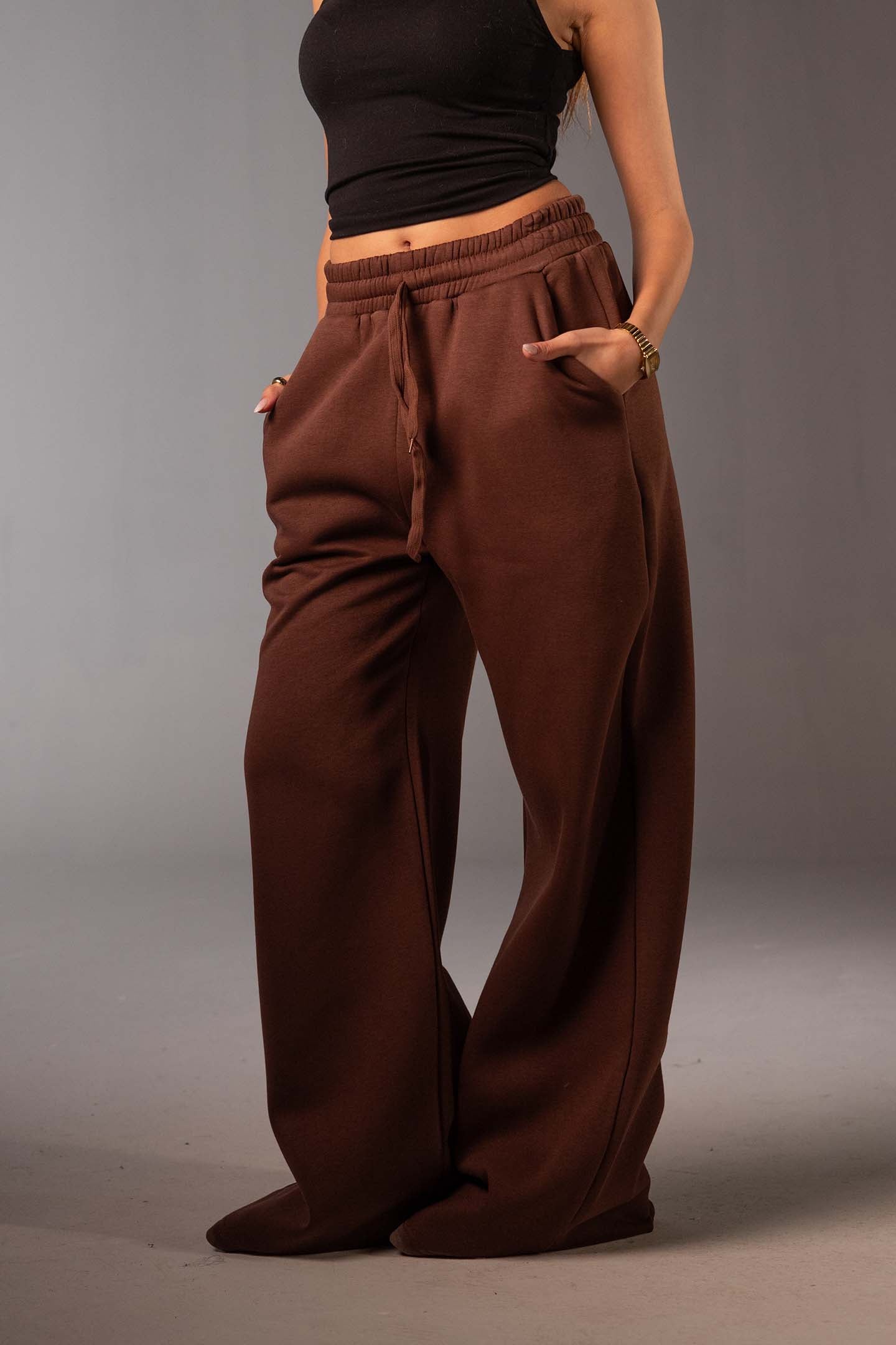 بنطال سويت بانت بني واسع بقَصّة أوفر سايز