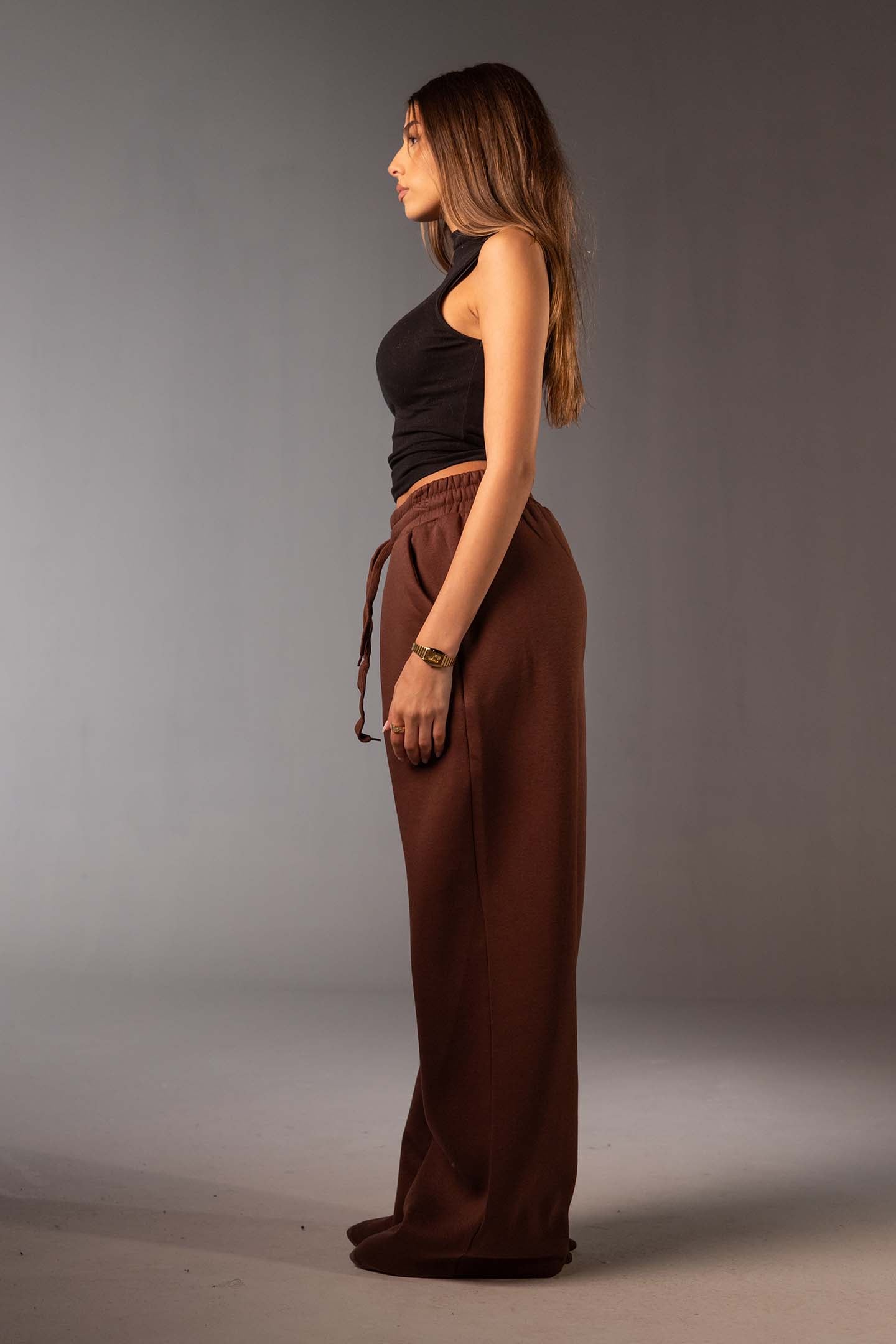 بنطال سويت بانت بني واسع بقَصّة أوفر سايز