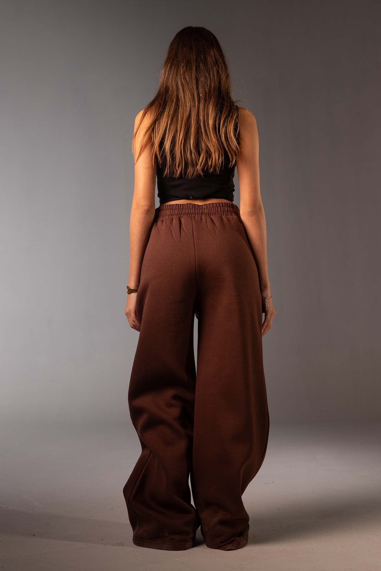 بنطال سويت بانت بني واسع بقَصّة أوفر سايز