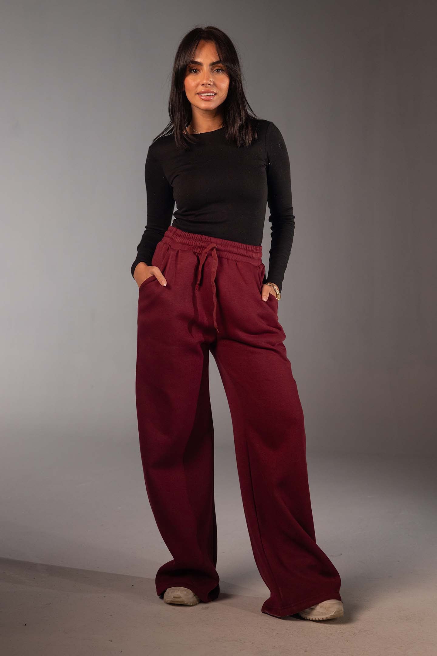 بنطال سويت بانت عنابي واسع بقَصّة أوفر سايز