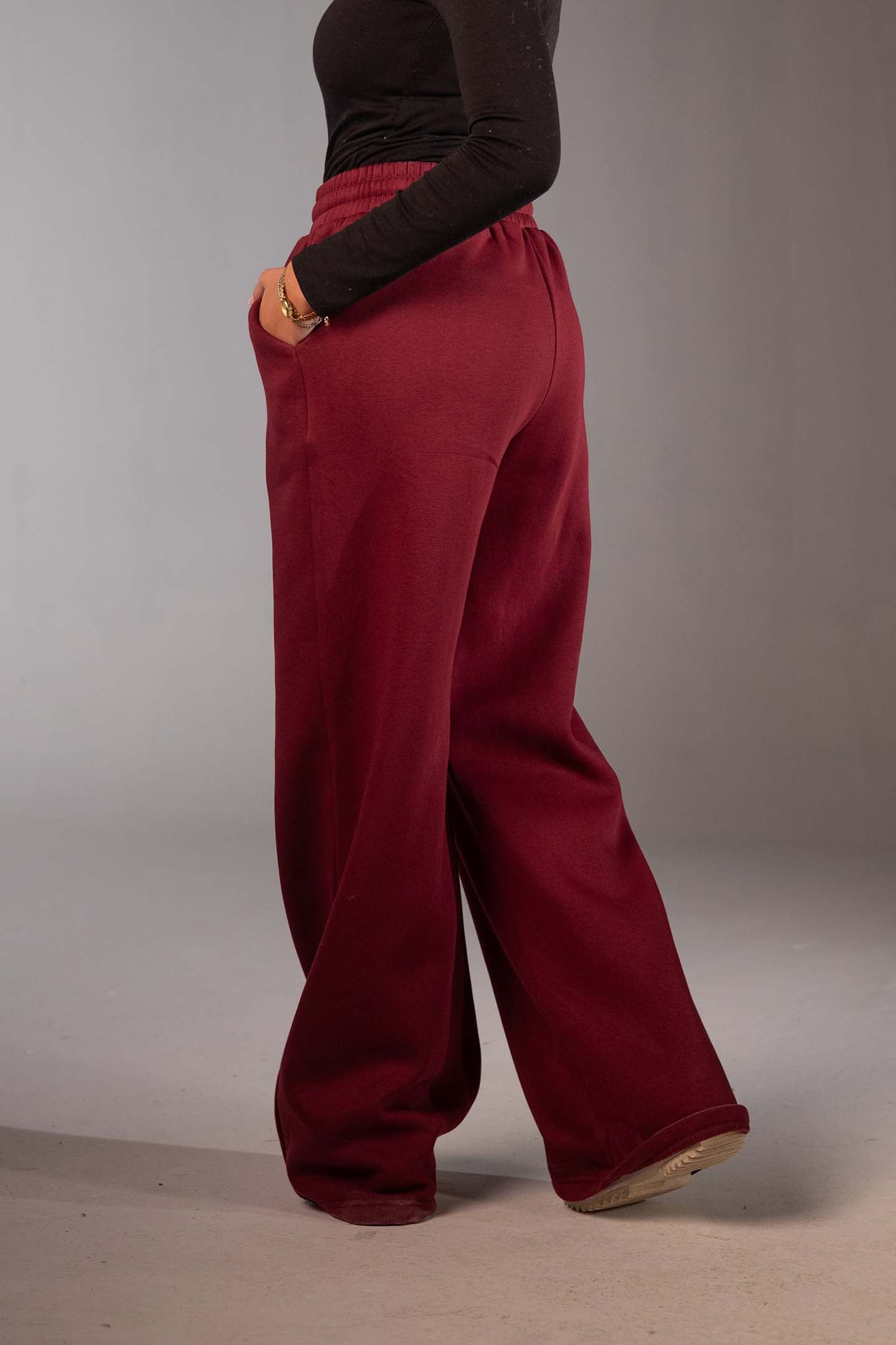 بنطال سويت بانت عنابي واسع بقَصّة أوفر سايز