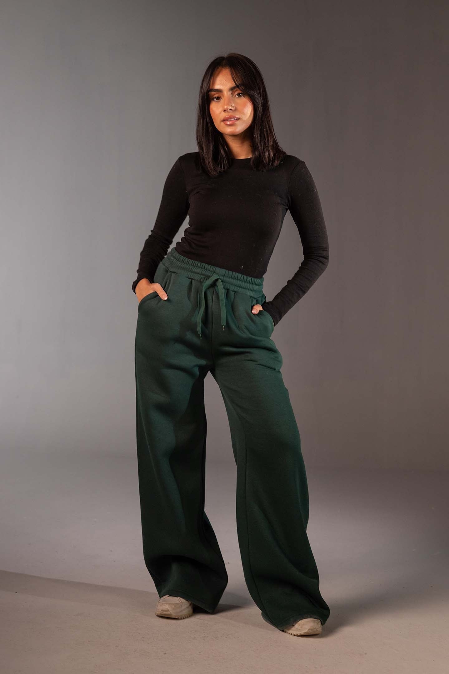 بنطال سويت بانت أخضر واسع بقَصّة أوفر سايز