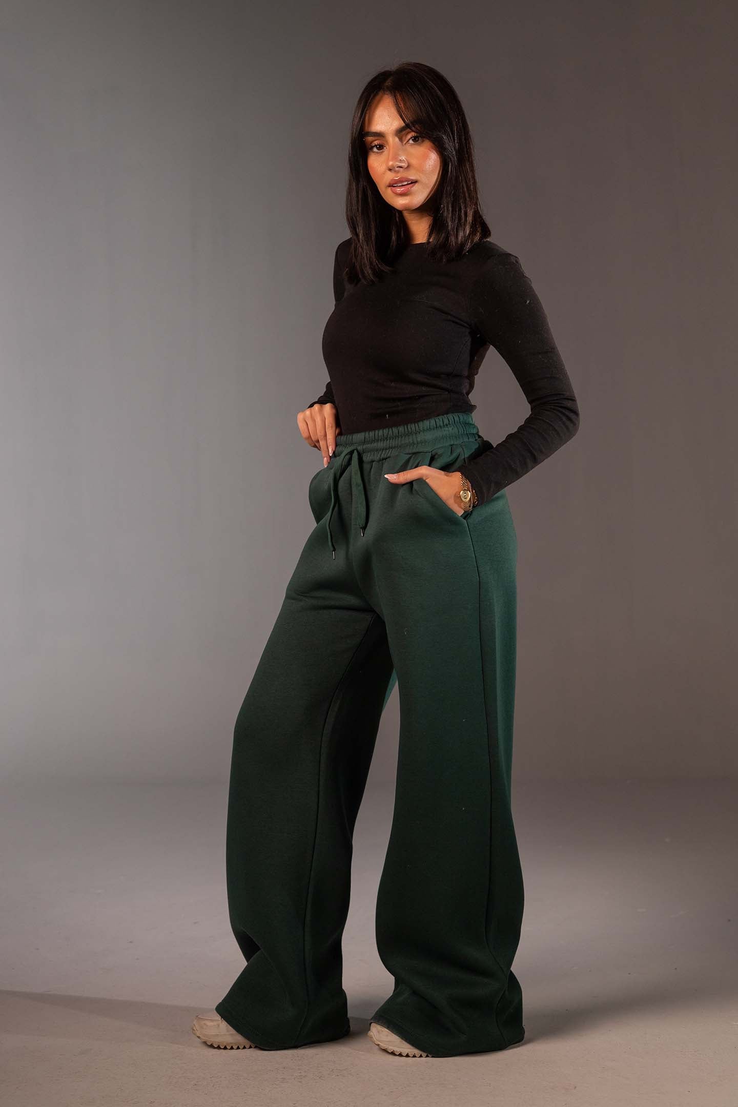 بنطال سويت بانت أخضر واسع بقَصّة أوفر سايز