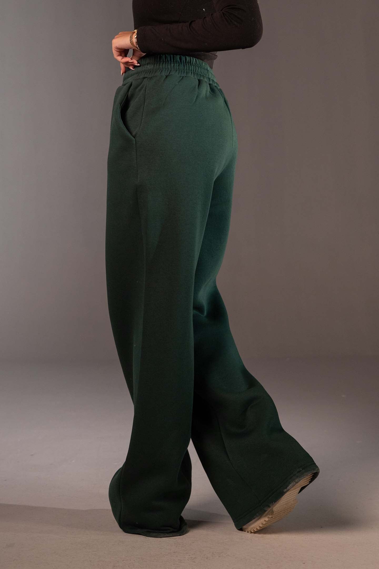 بنطال سويت بانت أخضر واسع بقَصّة أوفر سايز