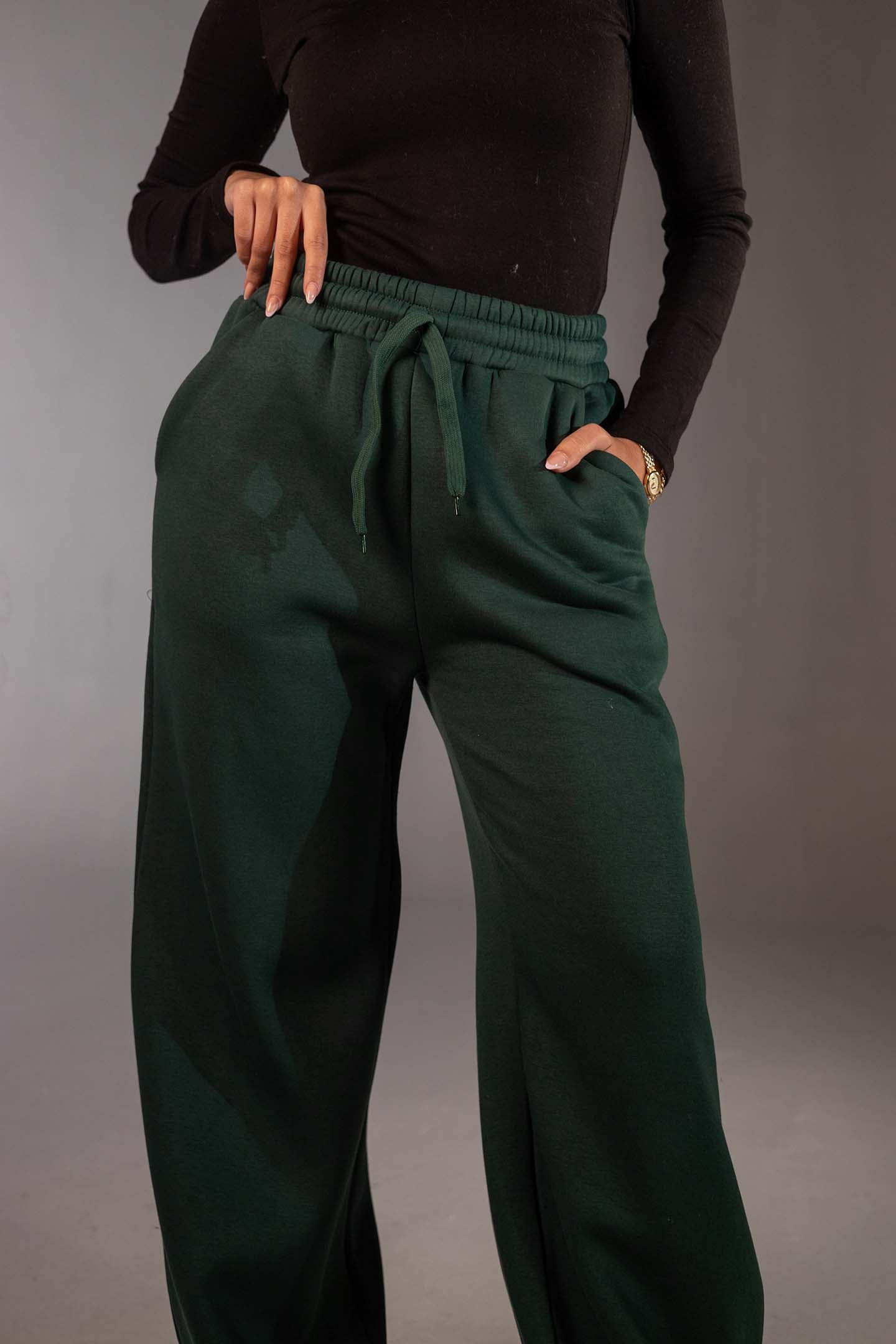 بنطال سويت بانت أخضر واسع بقَصّة أوفر سايز