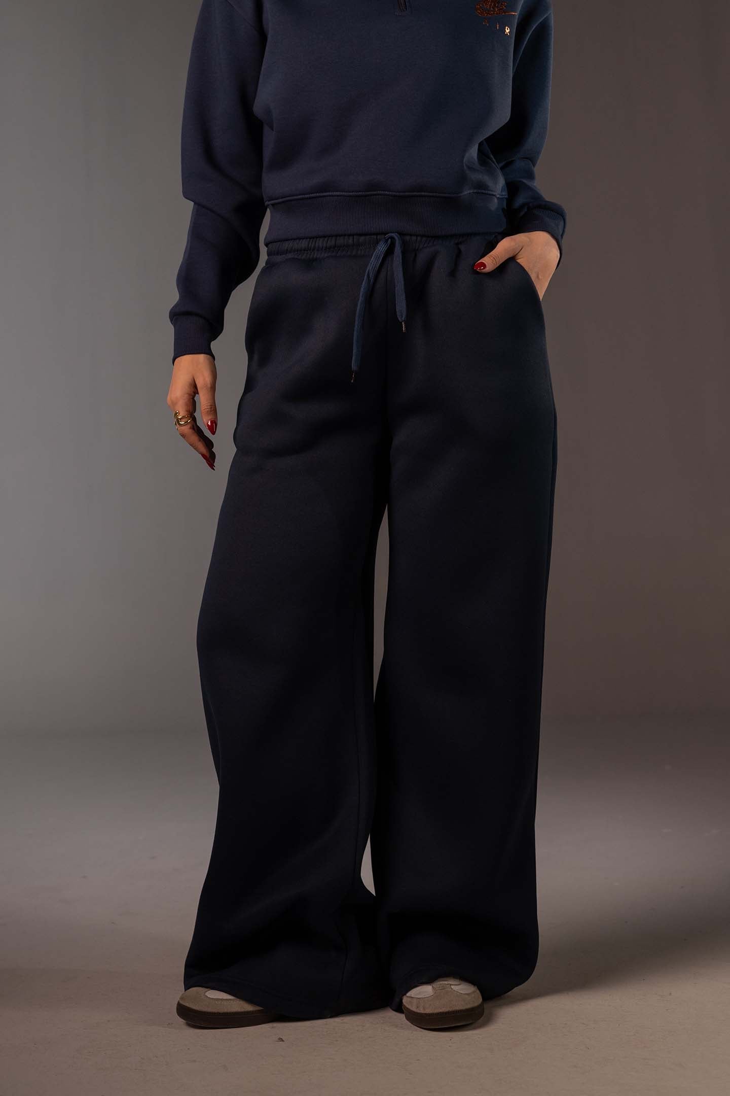 ربنطال سويت بانت كحلي واسع بقَصّة أوفر سايز