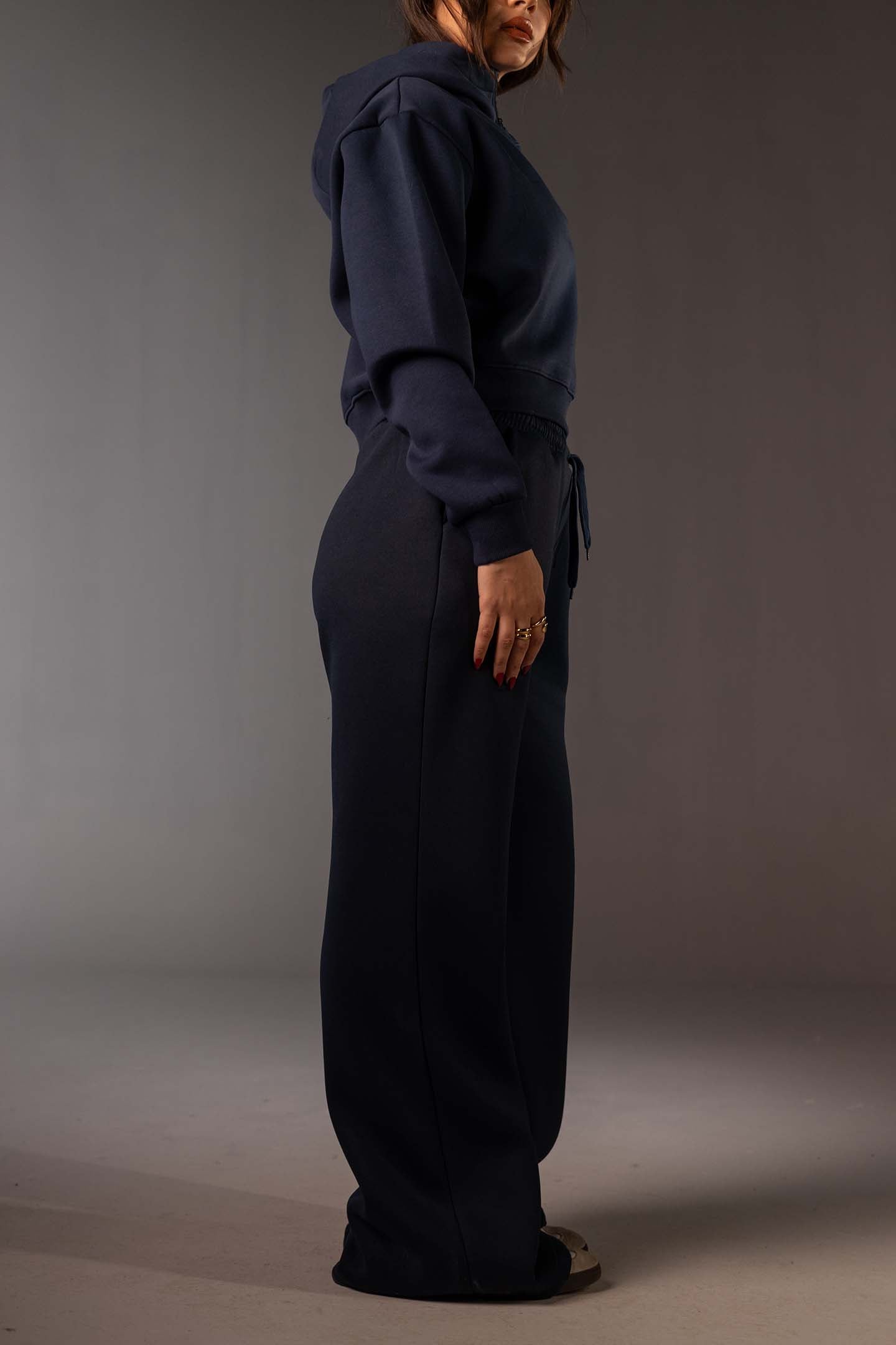 ربنطال سويت بانت كحلي واسع بقَصّة أوفر سايز