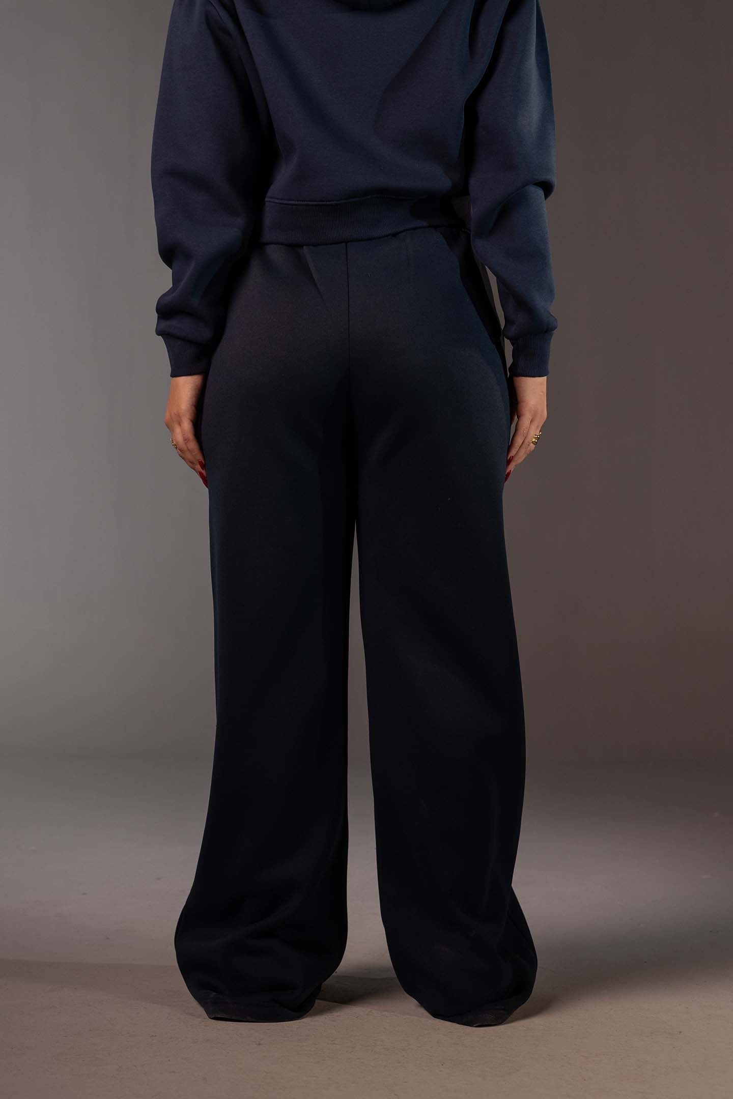 ربنطال سويت بانت كحلي واسع بقَصّة أوفر سايز