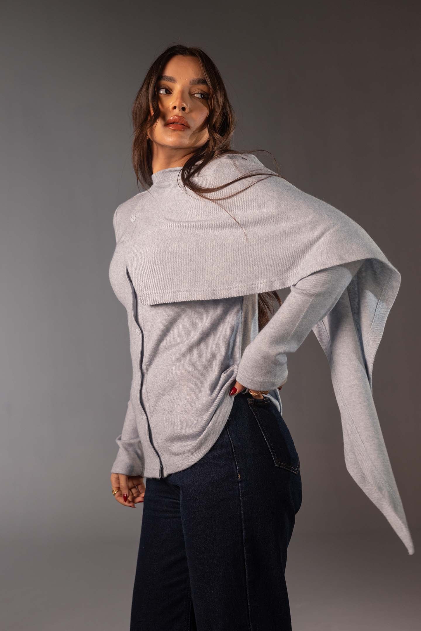 توب صوف محاك أزرق مع شال قابل للإزالة