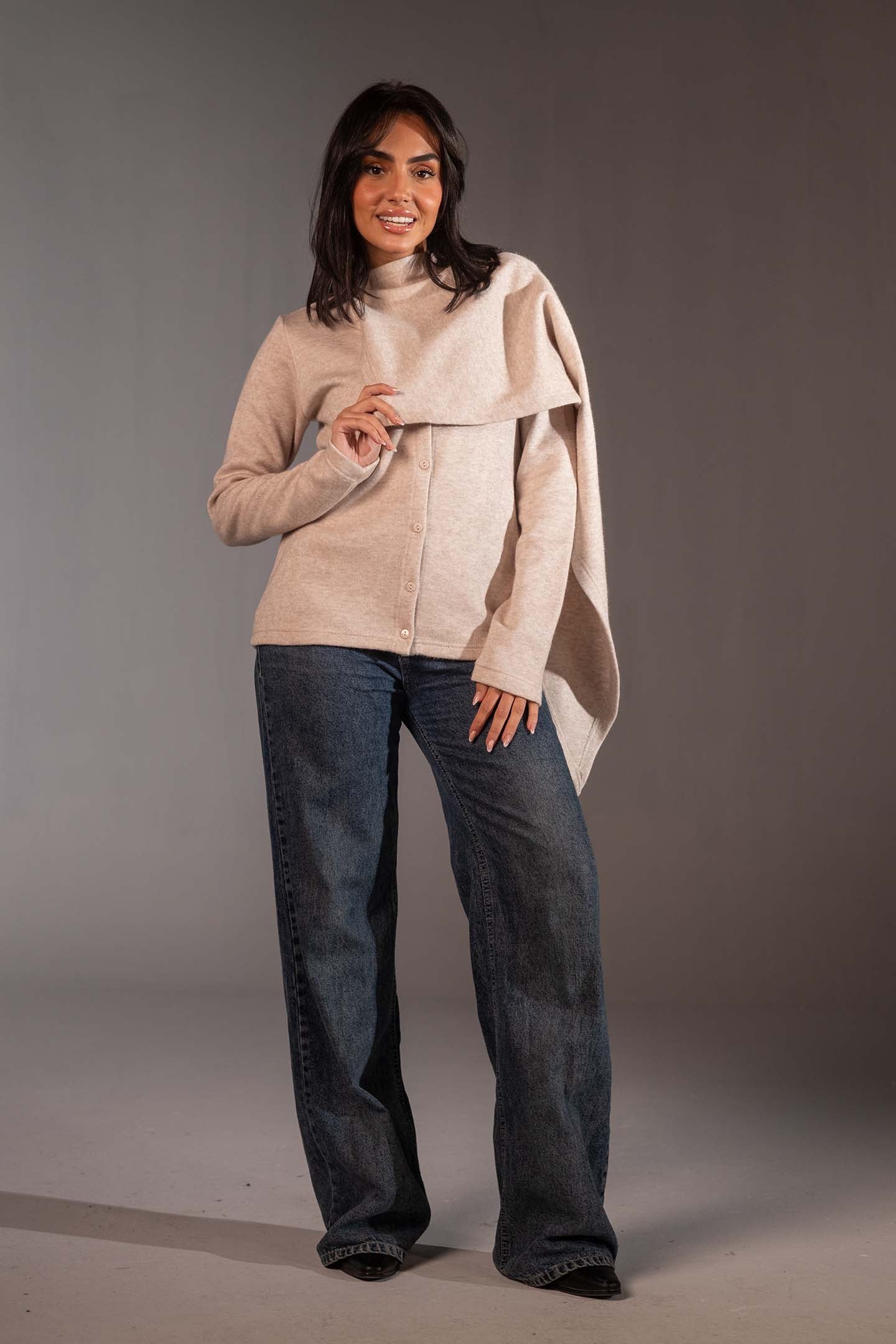 توب صوف محاك أوف وايت مع شال قابل للإزالة