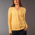 توب صوف محاك أصفر مع شال قابل للإزالة