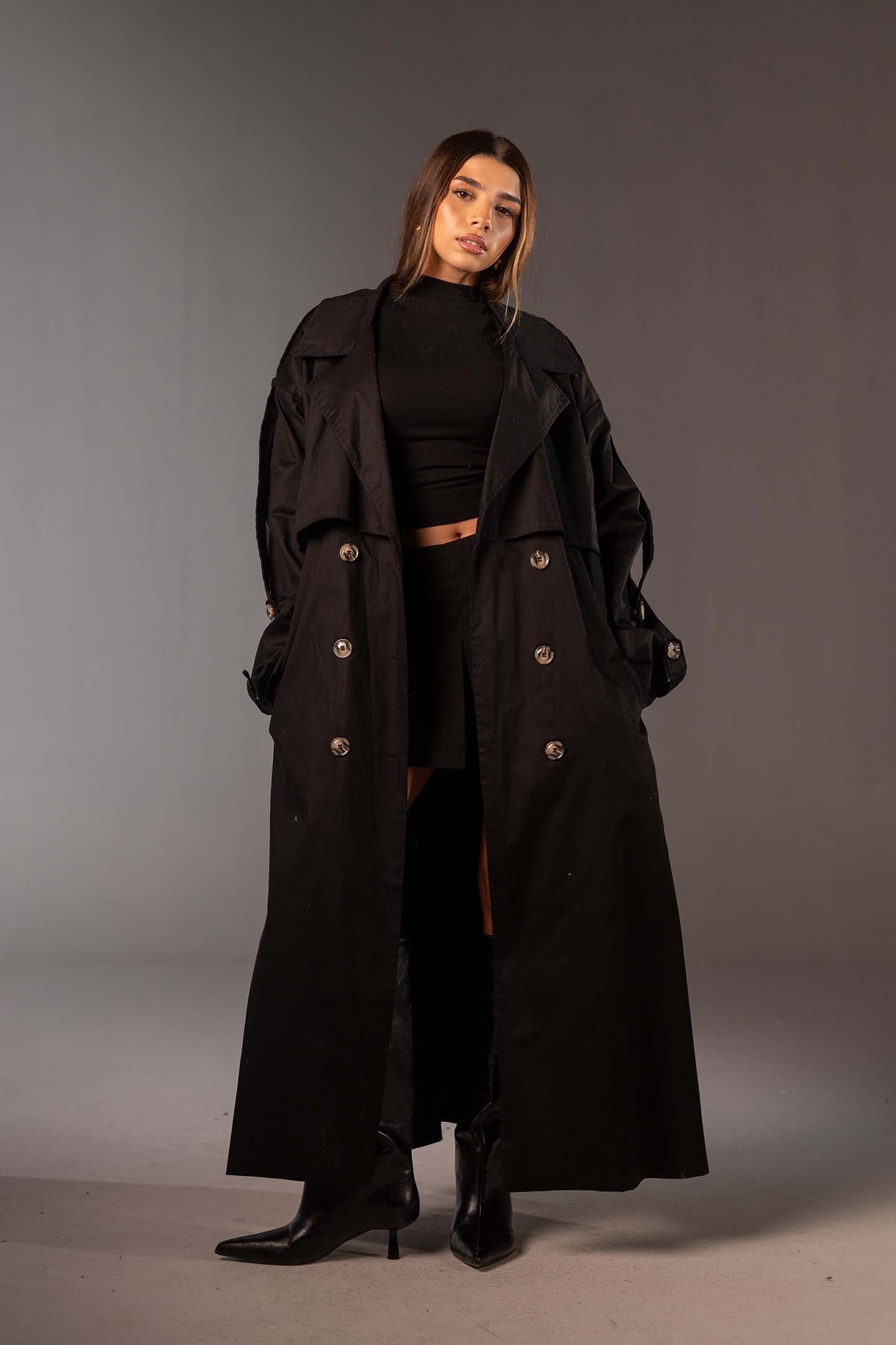 معطف ترنش أسود أوفر سايز مزدوج الأزرار