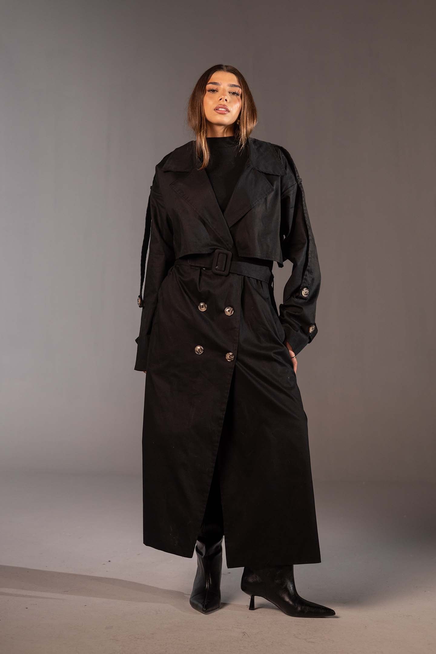 معطف ترنش أسود أوفر سايز مزدوج الأزرار