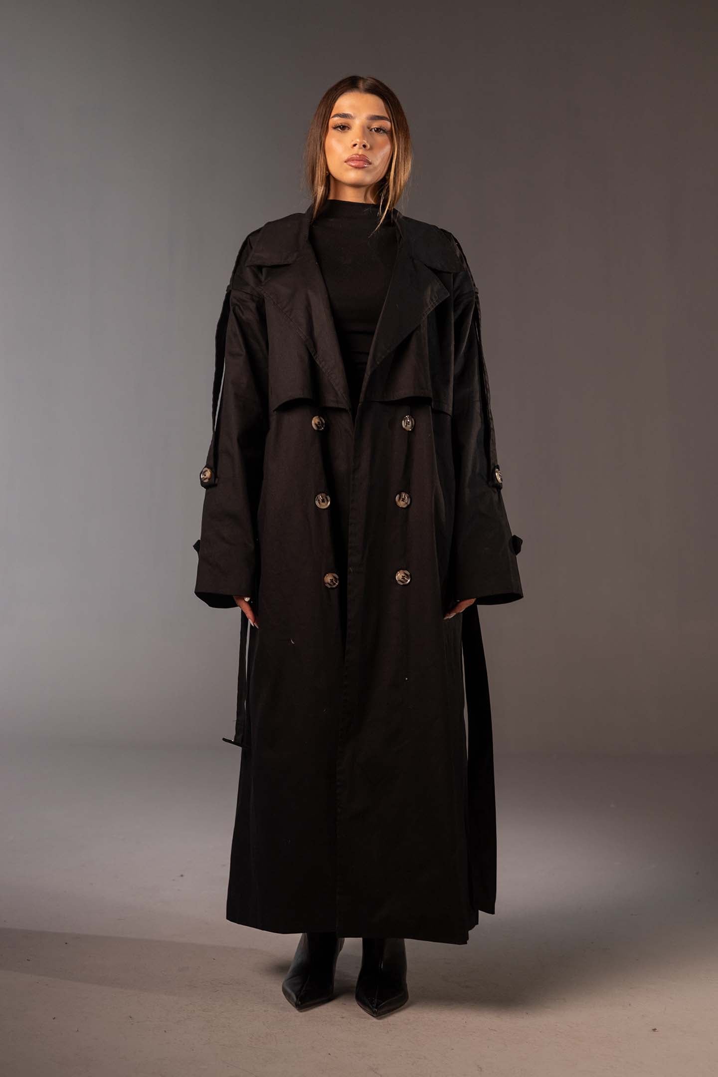 معطف ترنش أسود أوفر سايز مزدوج الأزرار