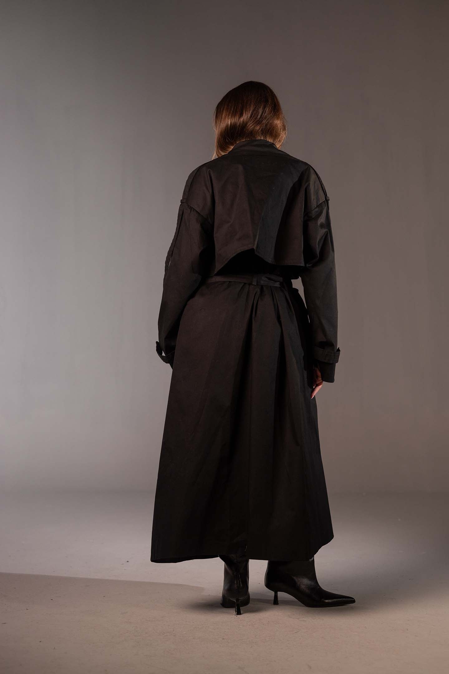 معطف ترنش أسود أوفر سايز مزدوج الأزرار