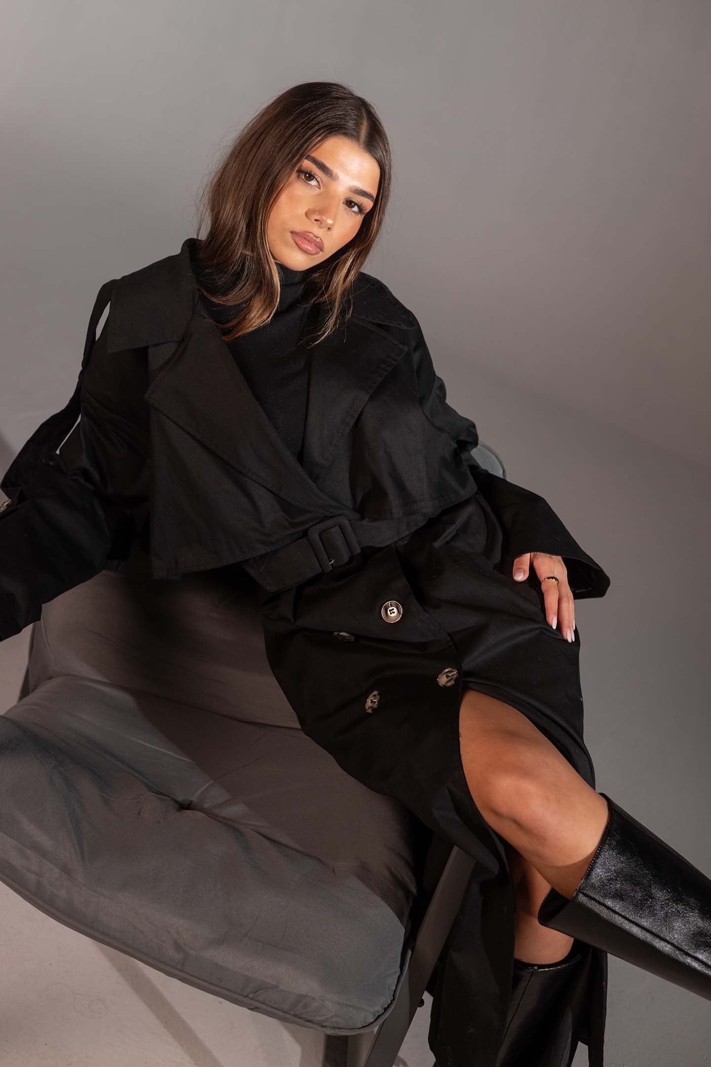 معطف ترنش أسود أوفر سايز مزدوج الأزرار