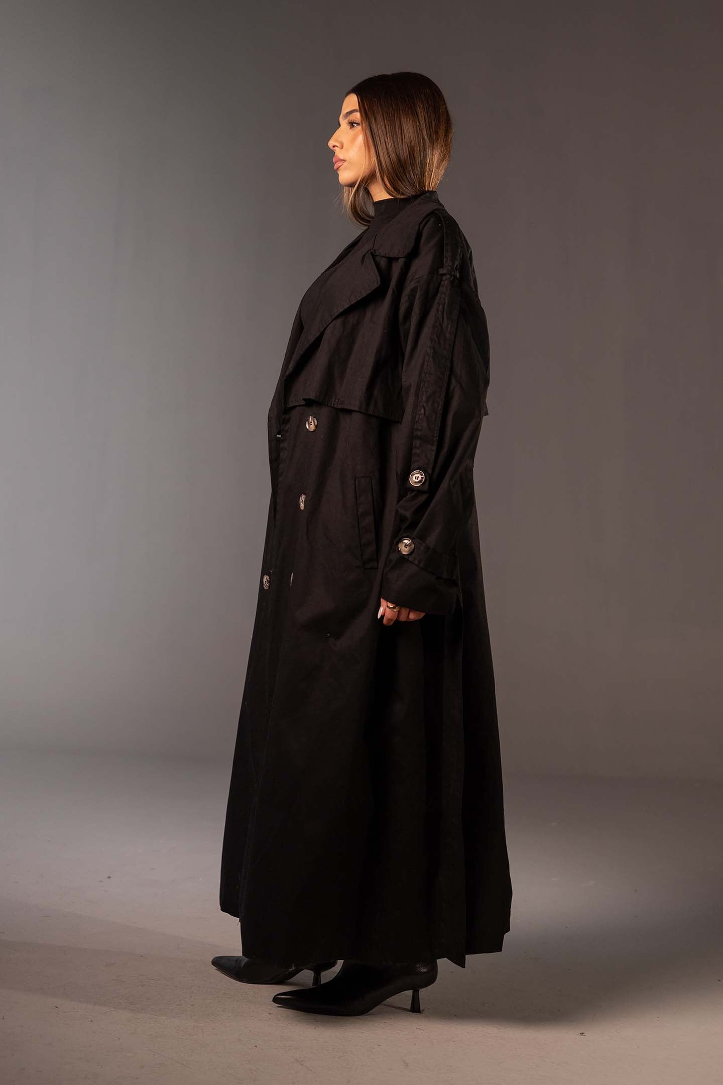 معطف ترنش أسود أوفر سايز مزدوج الأزرار