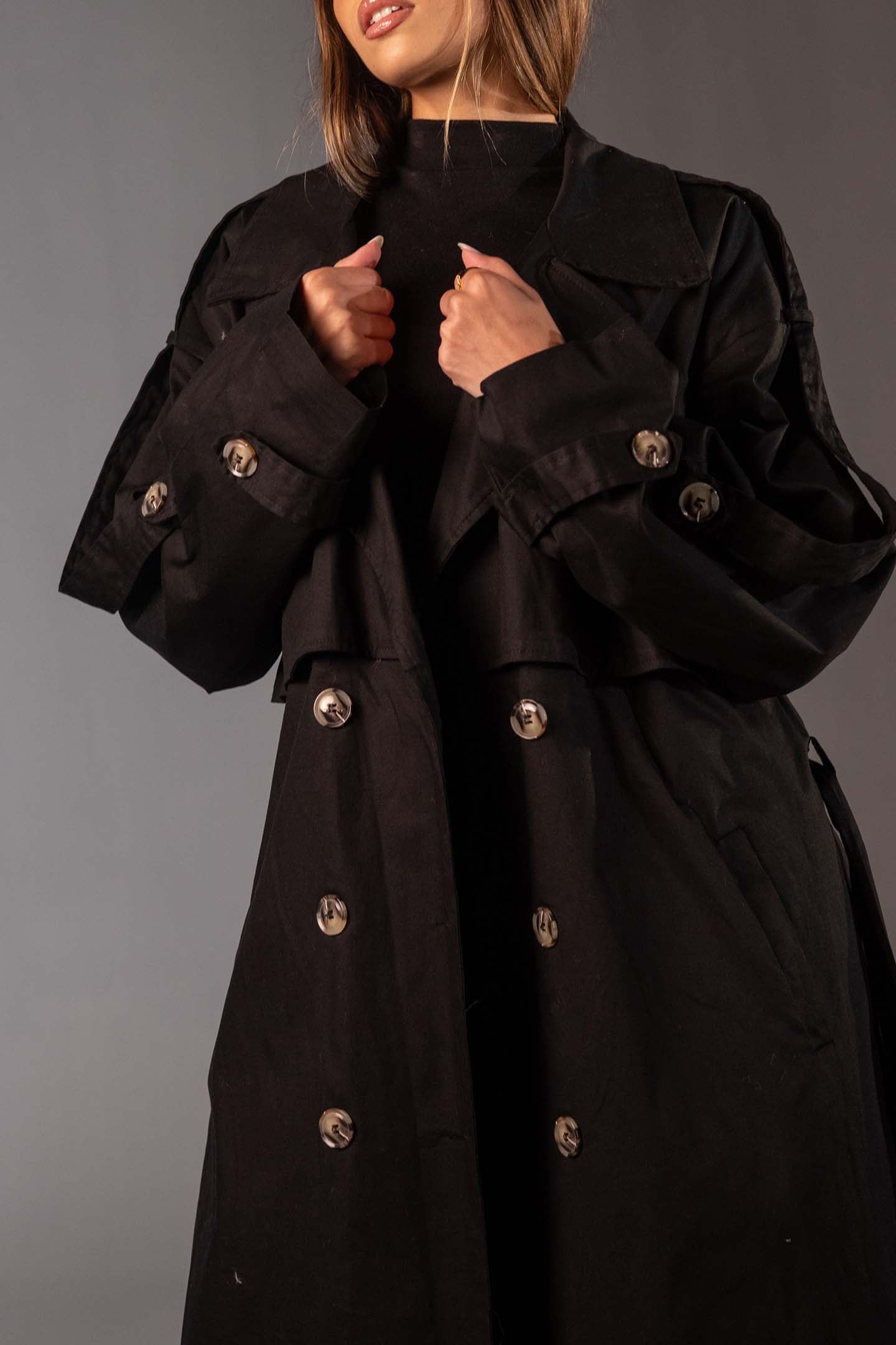 معطف ترنش أسود أوفر سايز مزدوج الأزرار