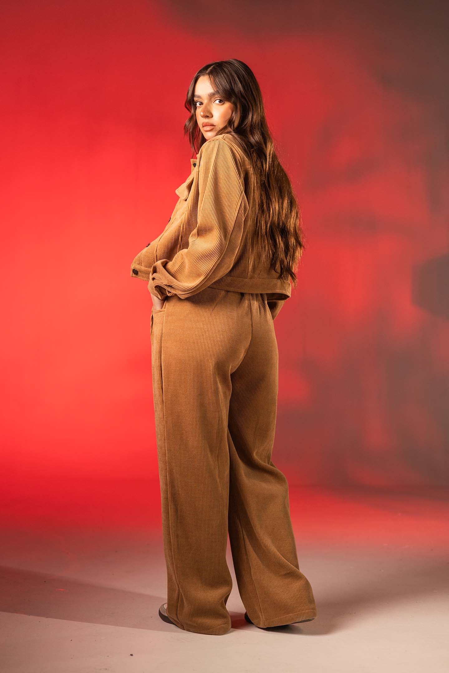 جاكيت كوردروي قصير باللون الكاميل