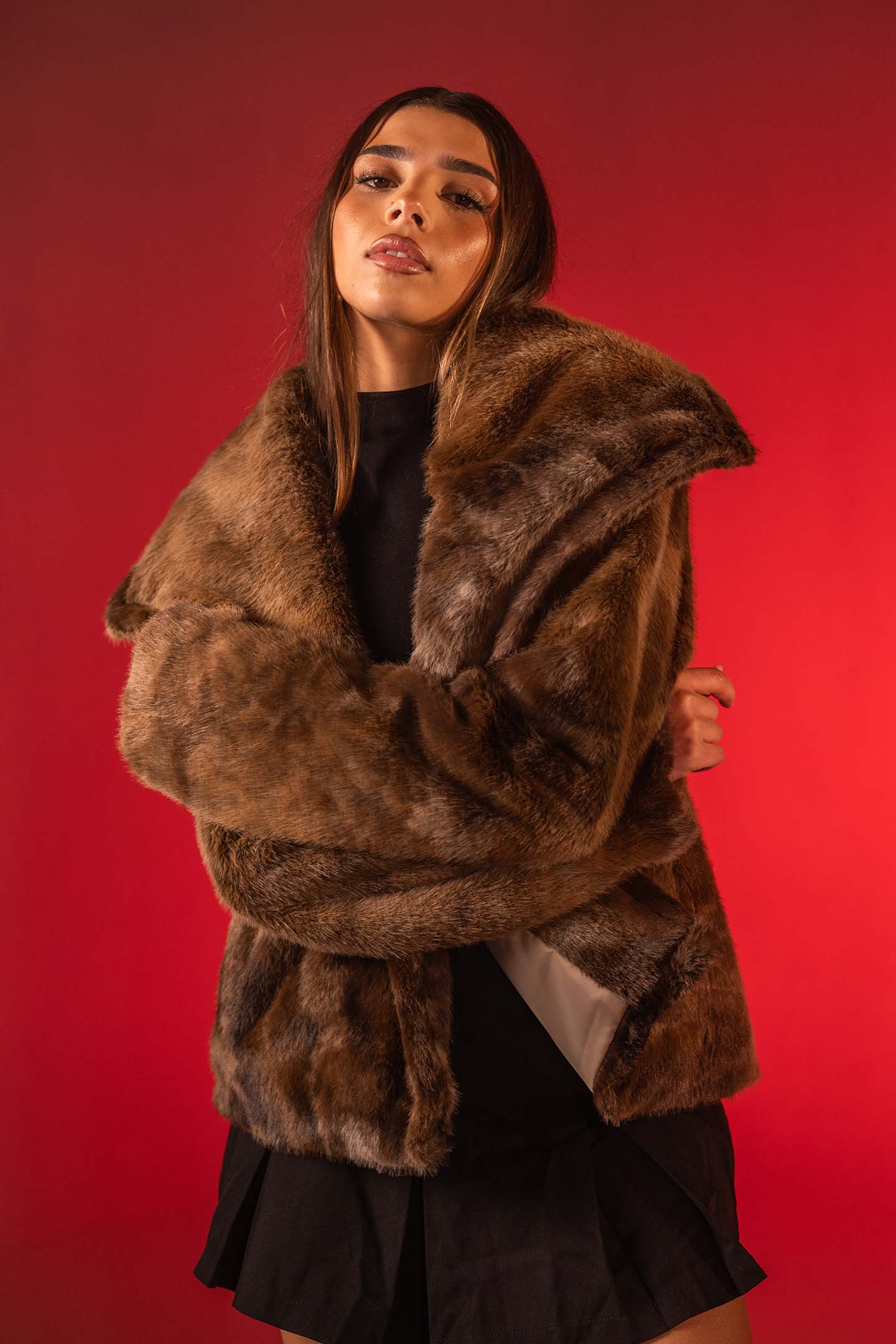 معطف فرو صناعي ناعم بلون الكاميل