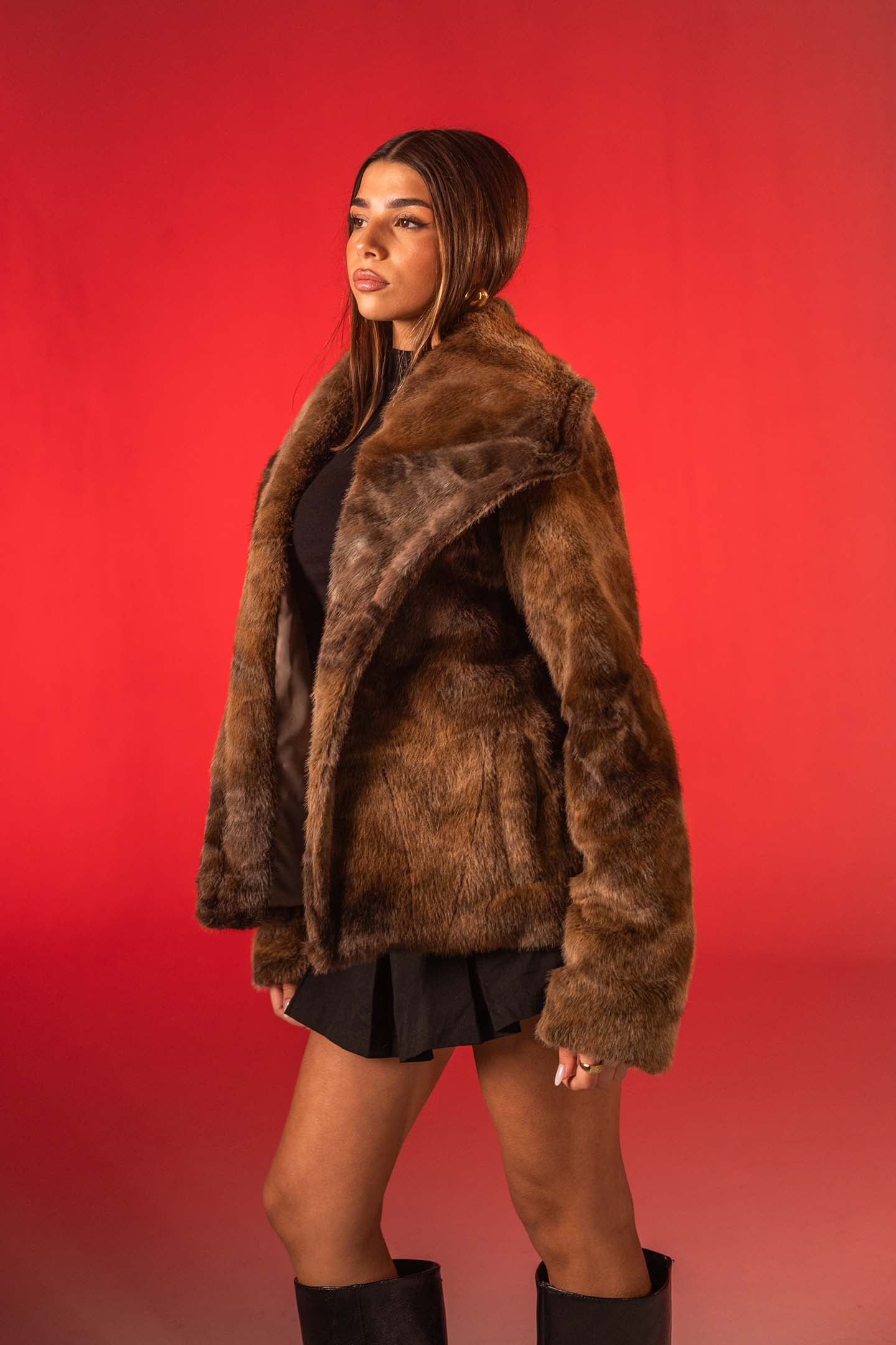 معطف فرو صناعي ناعم بلون الكاميل