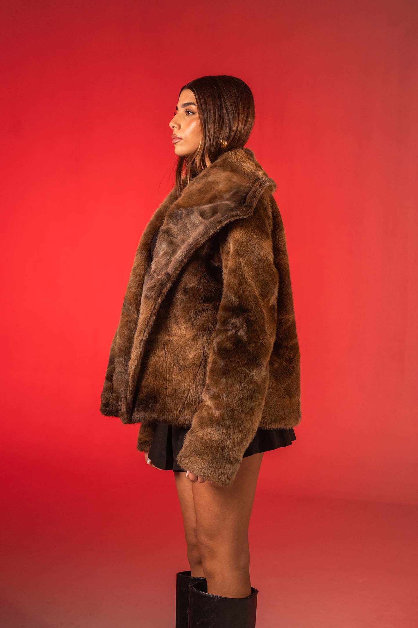 معطف فرو صناعي ناعم بلون الكاميل