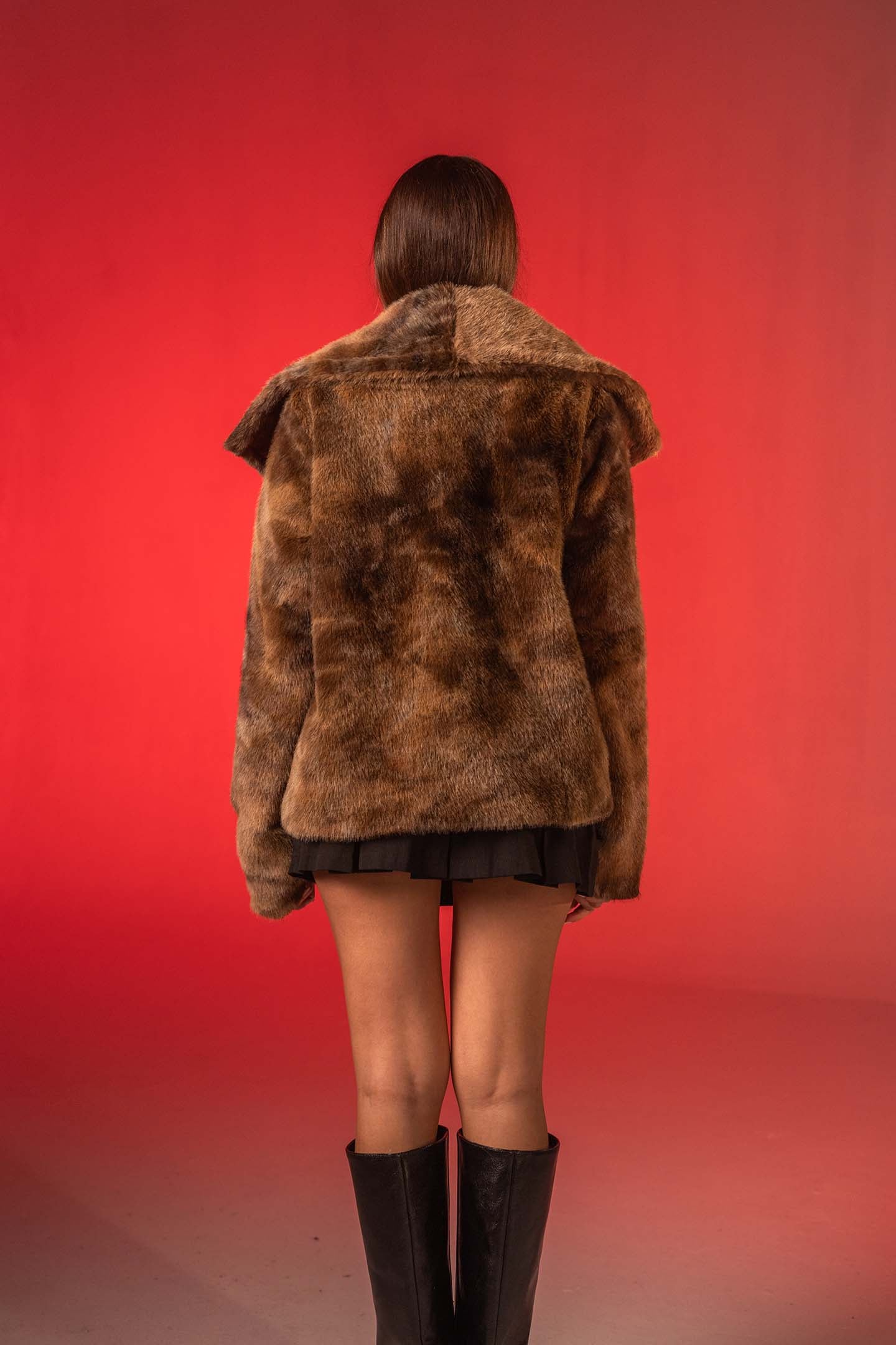 معطف فرو صناعي ناعم بلون الكاميل