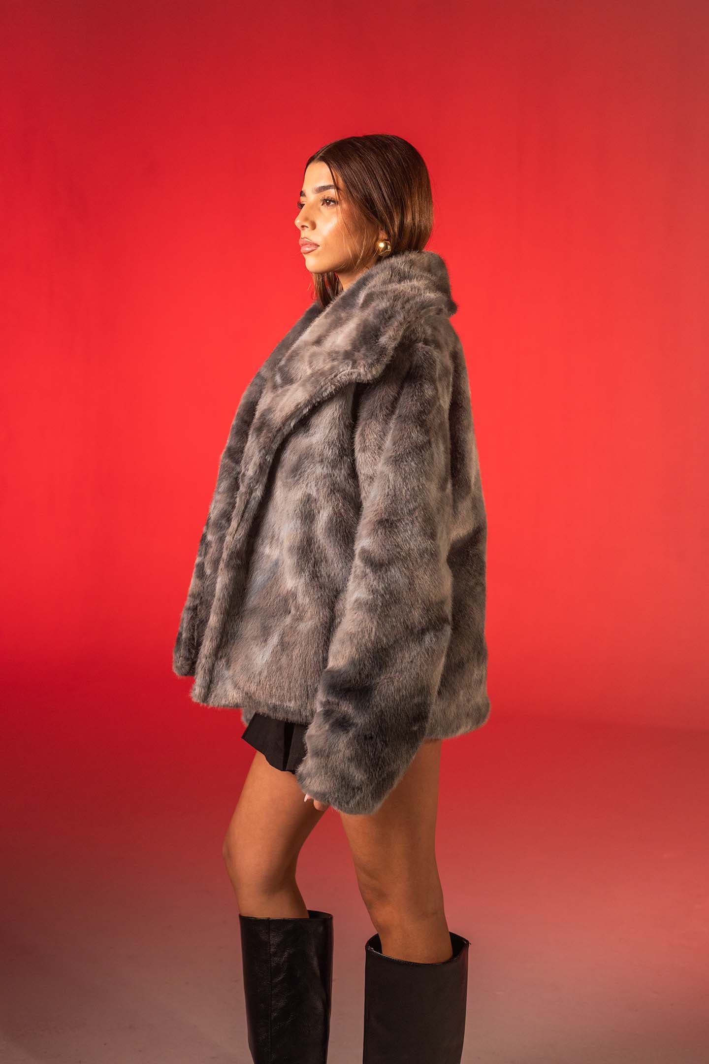 معطف فرو صناعي ناعم بلون الرمادي