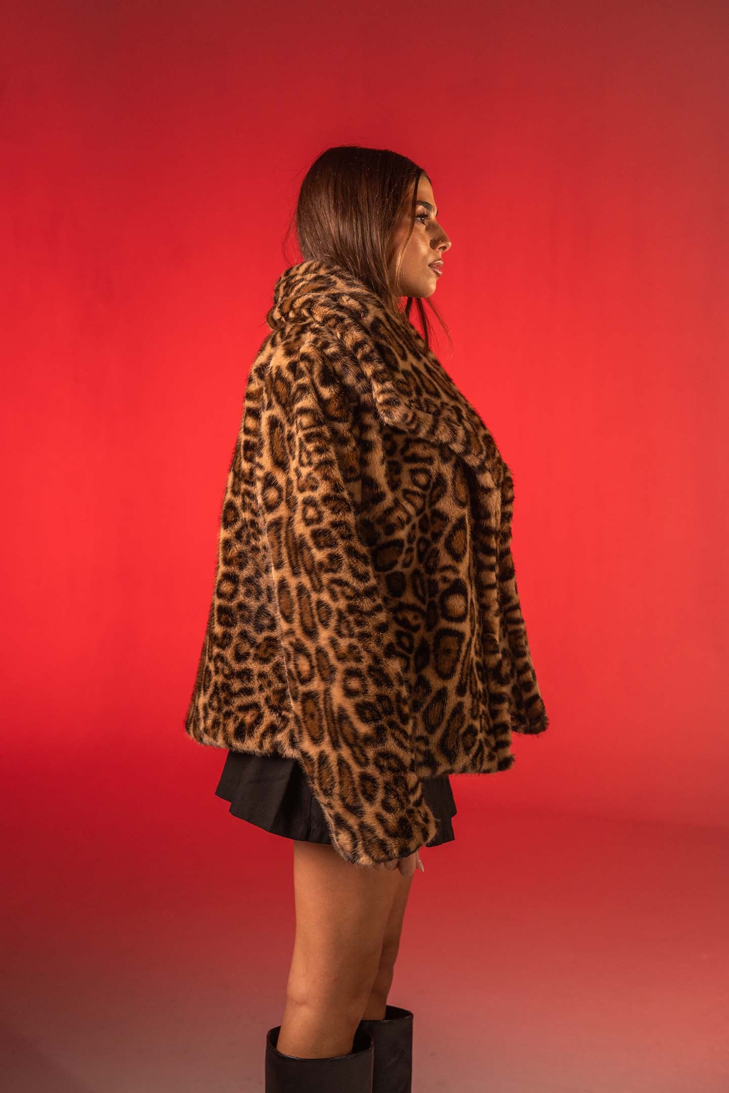 معطف فرو صناعي ناعم بلون بني فاتح