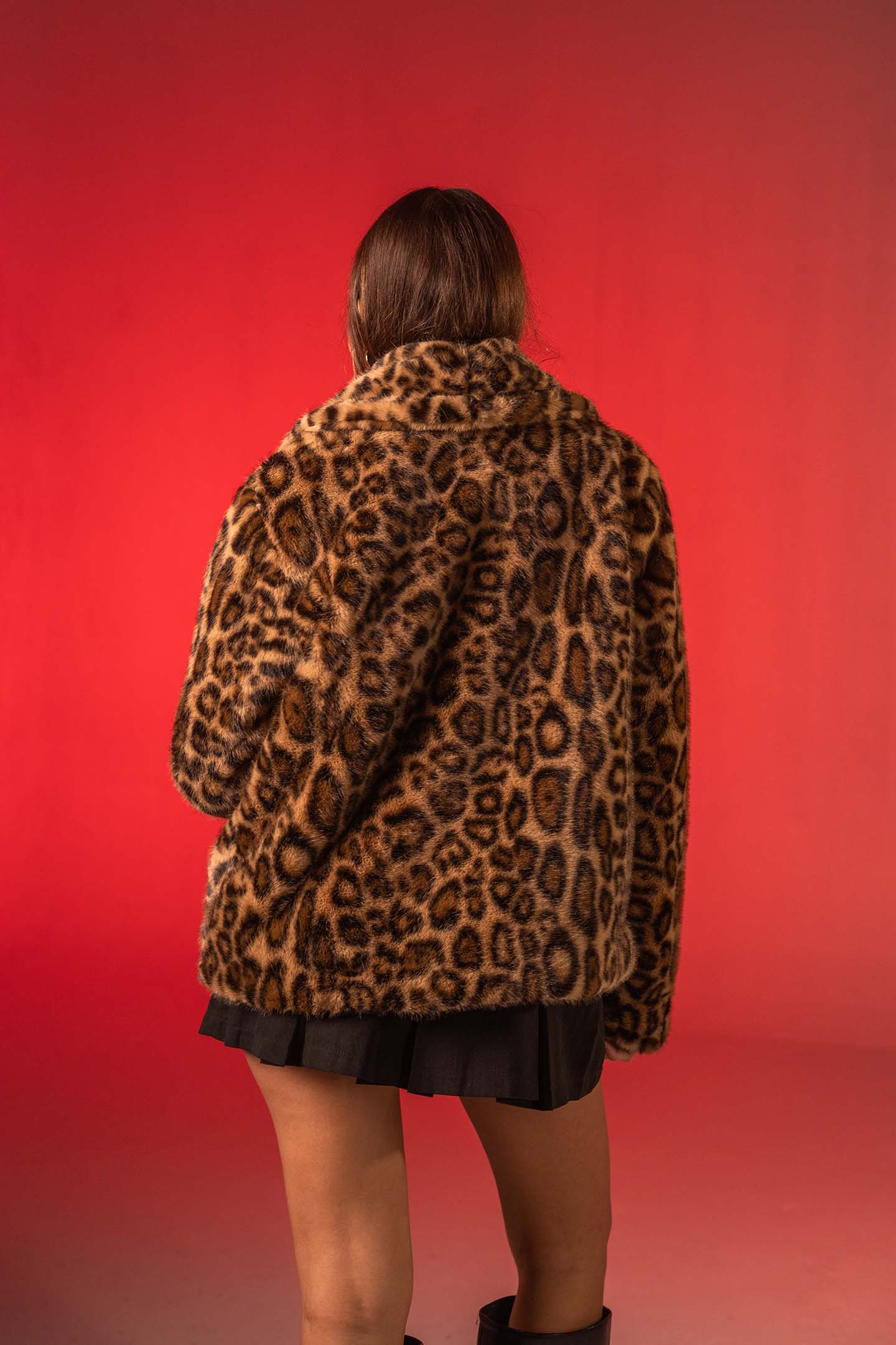 معطف فرو صناعي ناعم بلون بني فاتح