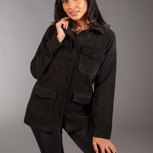 جاكيت يوتيليتيا اسود بقَصّة عادية وأربع جيوب