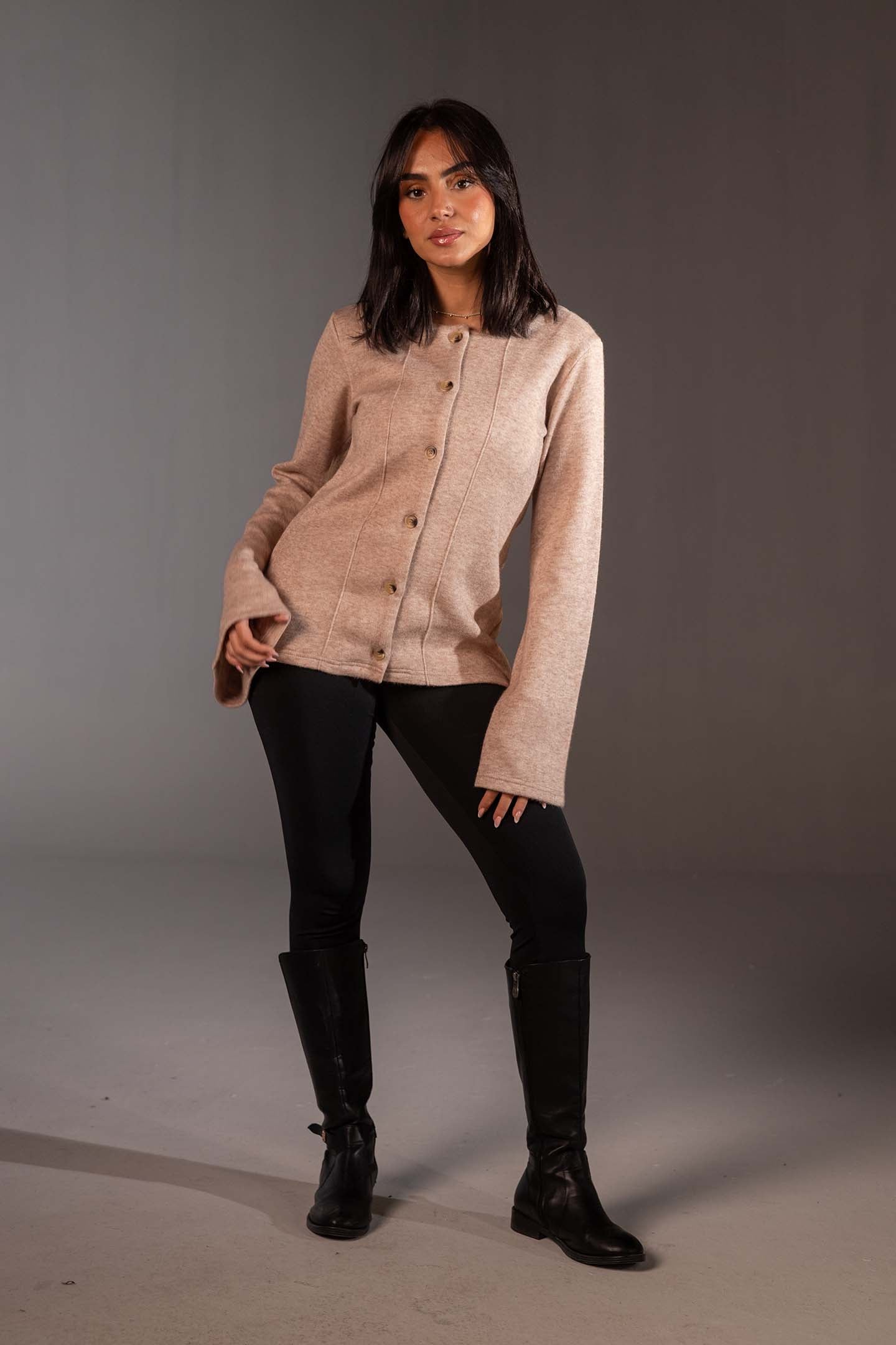 سويتر محاك بيج بأكمام واسعة وأزرار