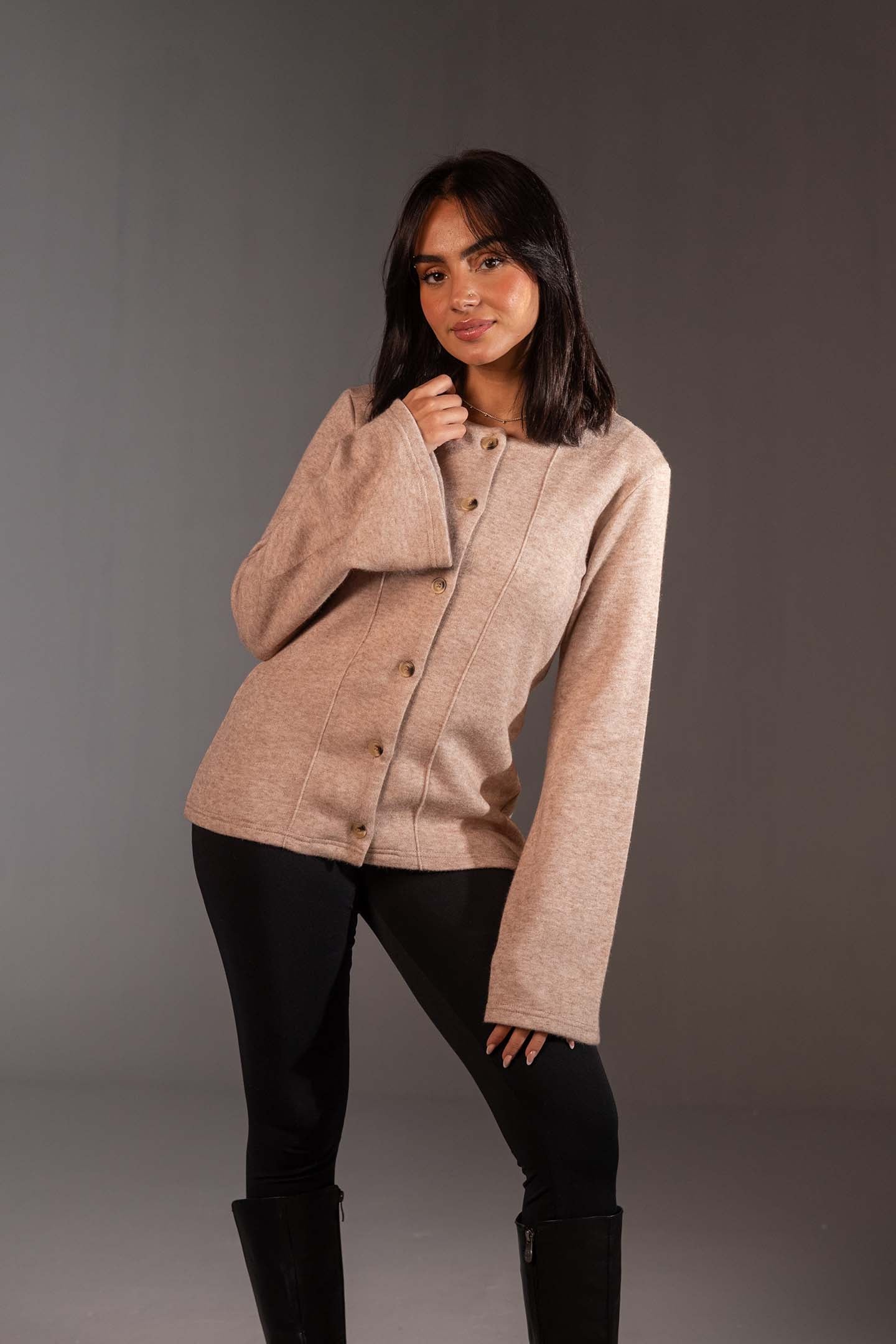 سويتر محاك بيج بأكمام واسعة وأزرار