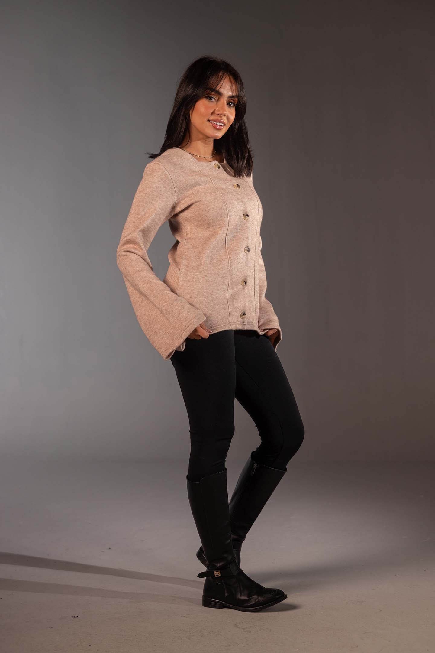 سويتر محاك بيج بأكمام واسعة وأزرار