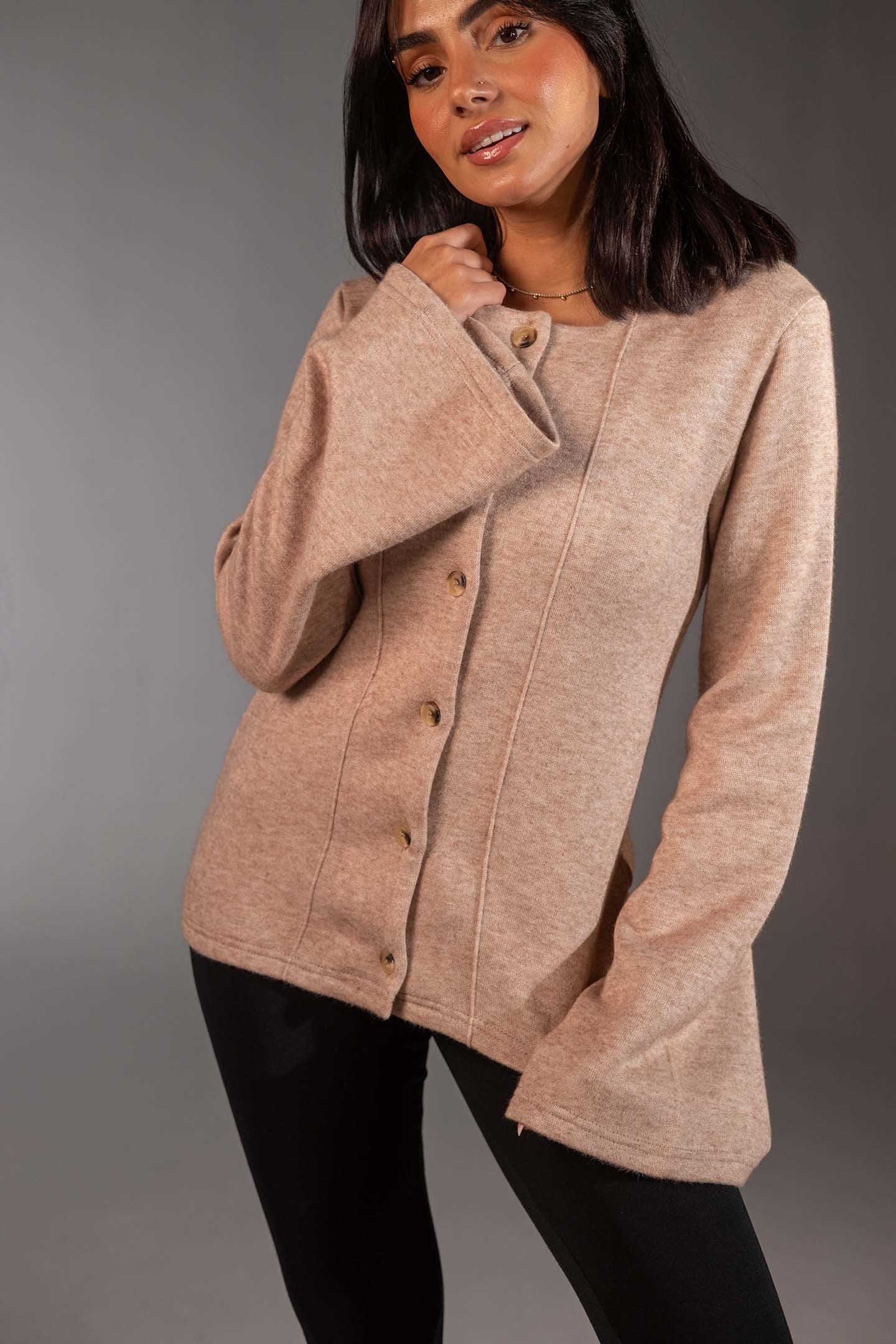 سويتر محاك بيج بأكمام واسعة وأزرار