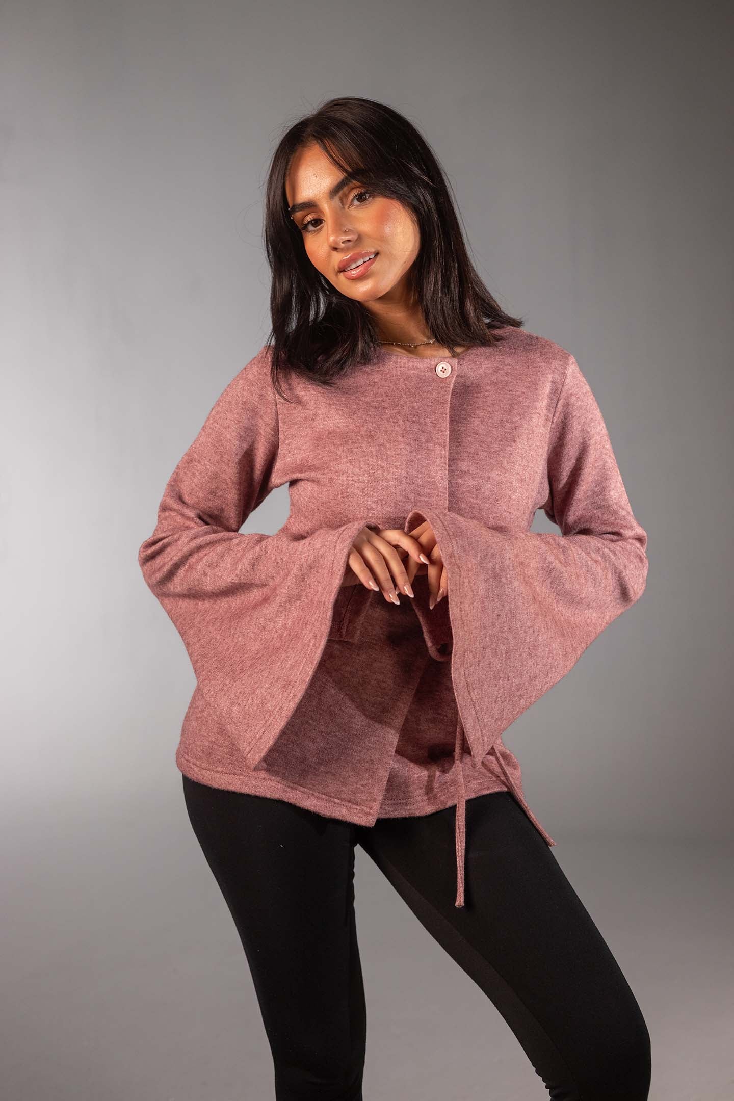 توب لف محاك ناعم بلون الروز مع أكمام واسعة