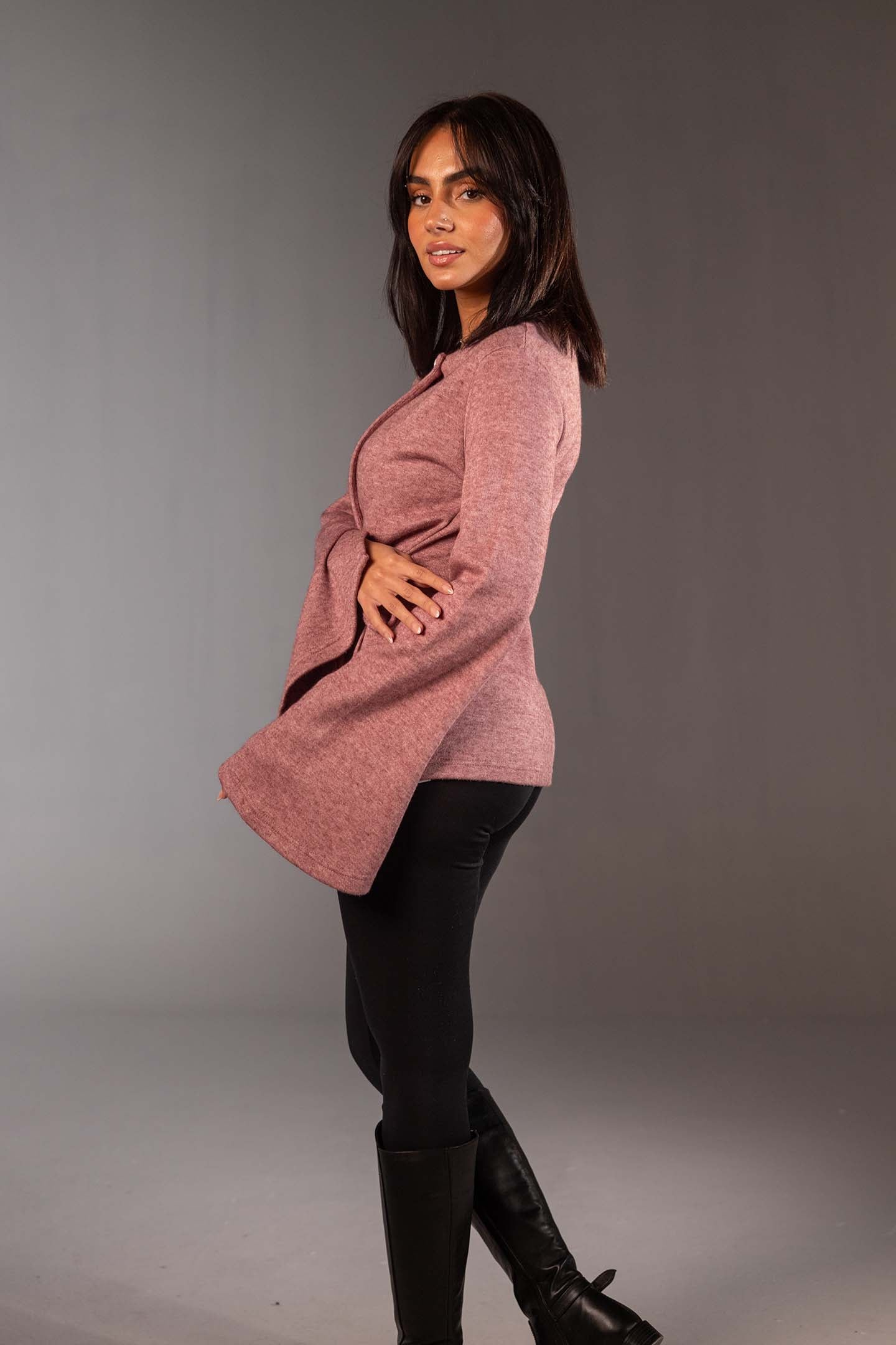 توب لف محاك ناعم بلون الروز مع أكمام واسعة