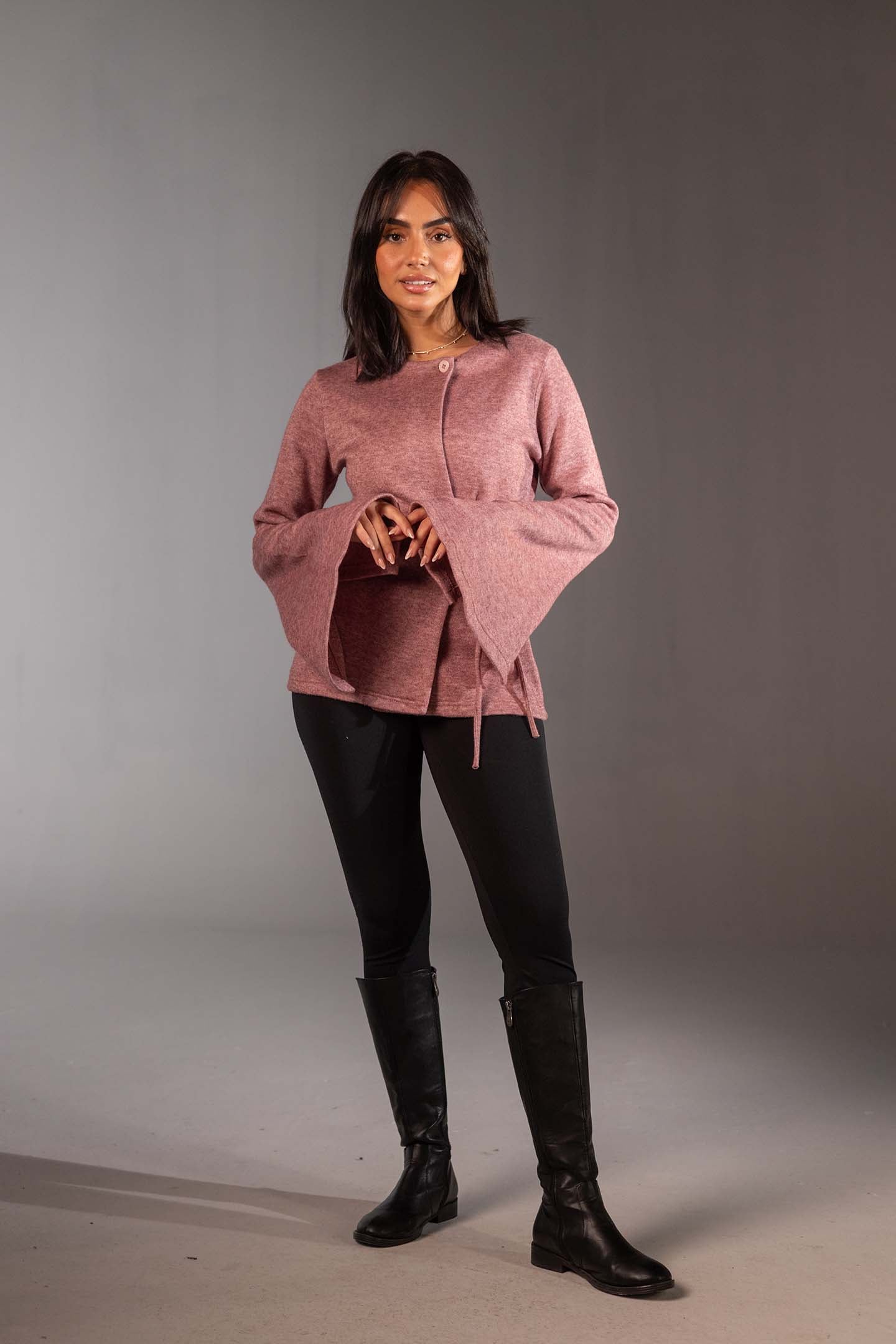 توب لف محاك ناعم بلون الروز مع أكمام واسعة