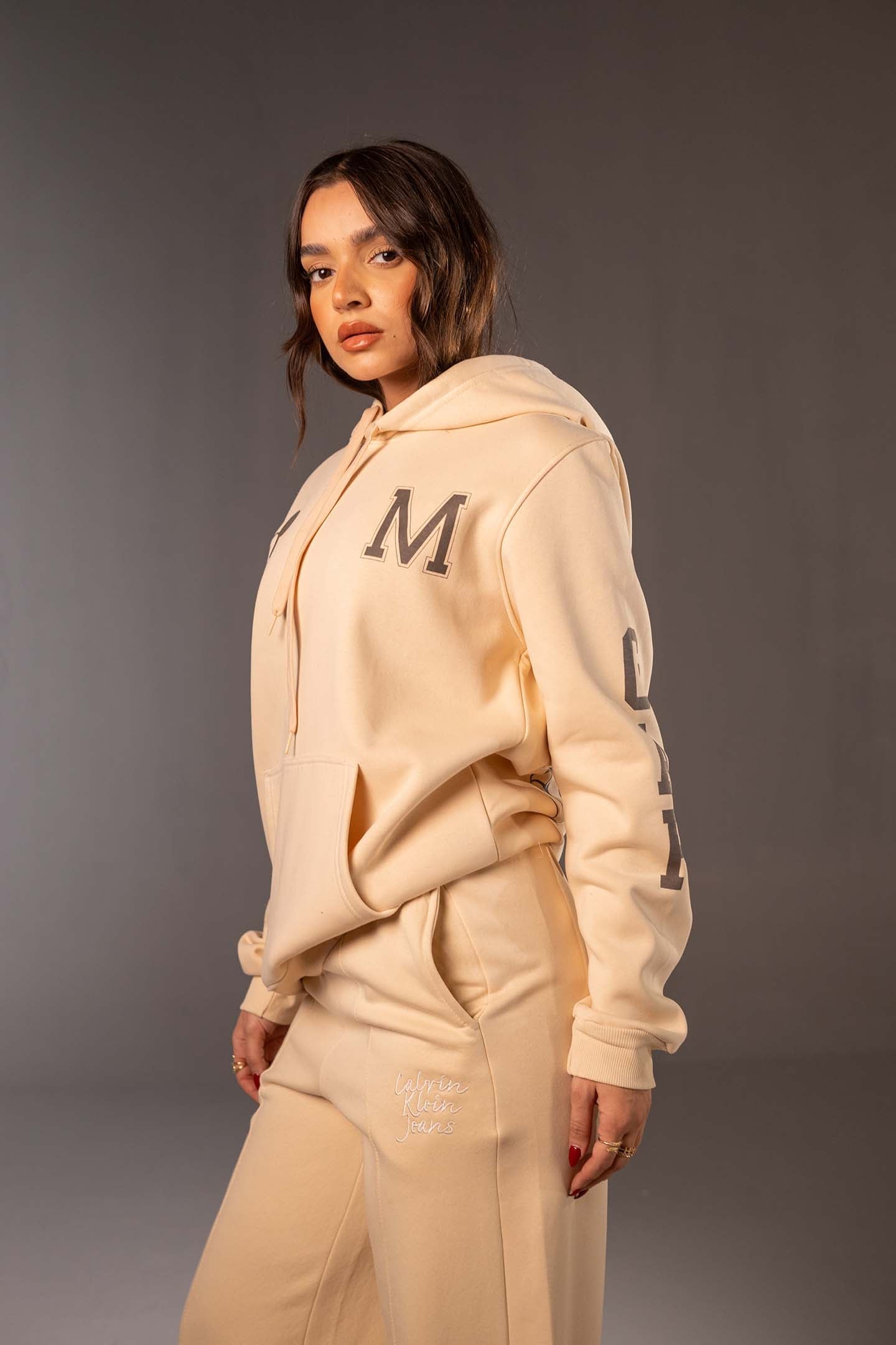 هودي بيج أوفر سايز بطبعة جرافيك