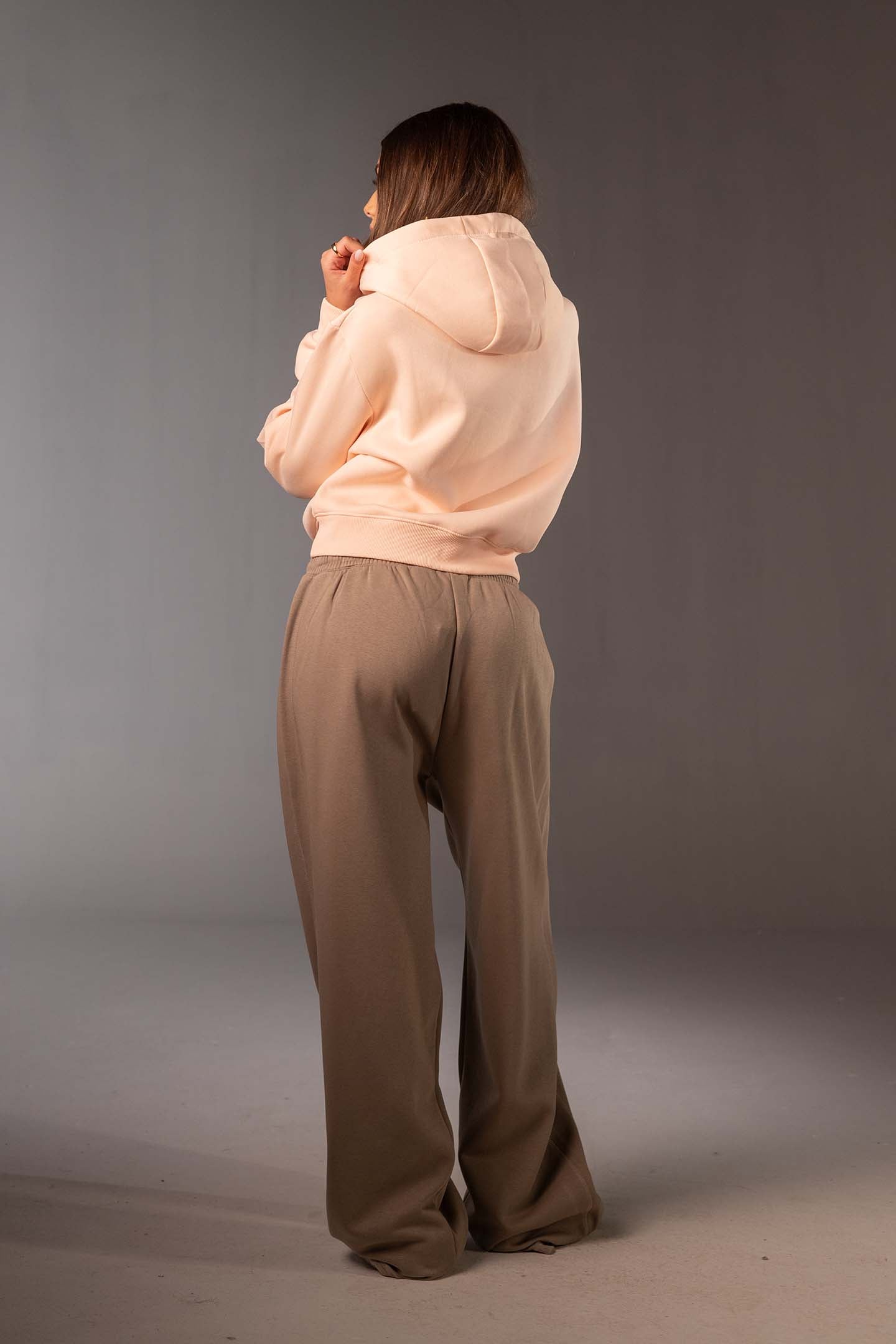 هودي أسود قصير بسوستة نصفية – روز