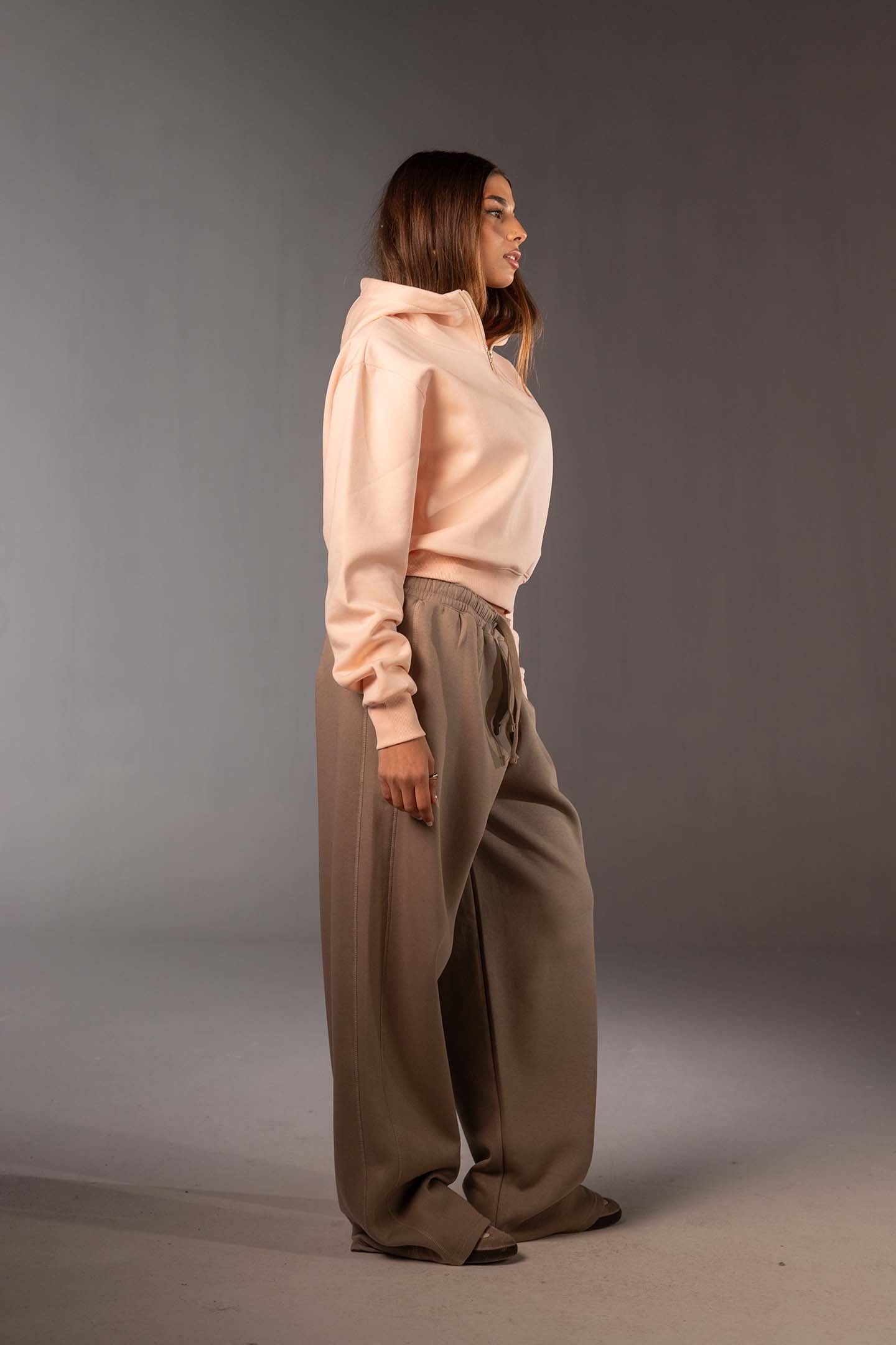 هودي أسود قصير بسوستة نصفية – روز