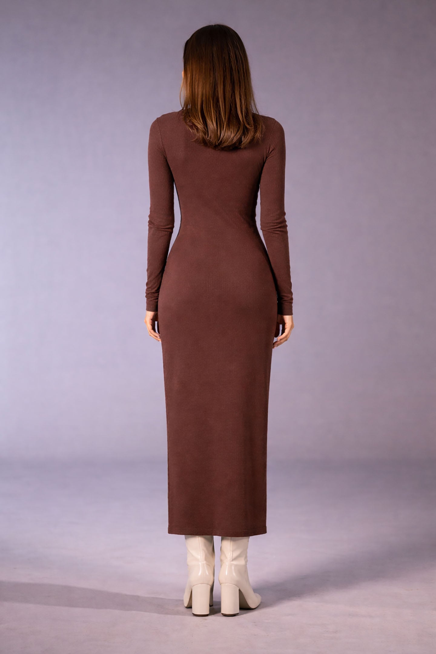 فستان أساسي من القطن مع تمزيقات بني